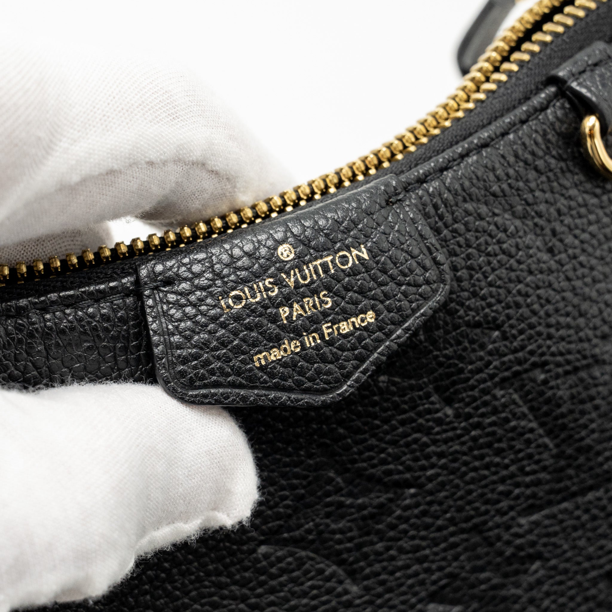 louis-vuitton-easy-pouch-on-strap-empreinte-monogram-black-ghw