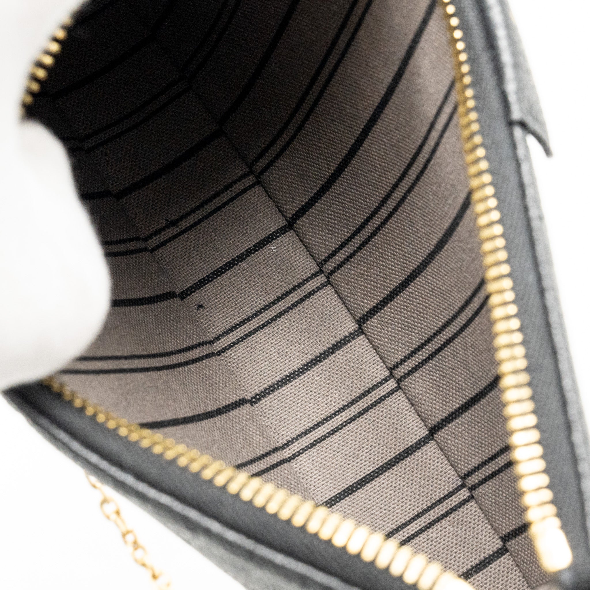 louis-vuitton-easy-pouch-on-strap-empreinte-monogram-black-ghw