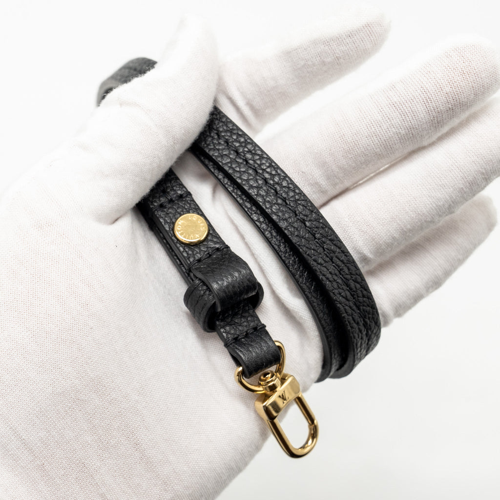 louis-vuitton-easy-pouch-on-strap-empreinte-monogram-black-ghw