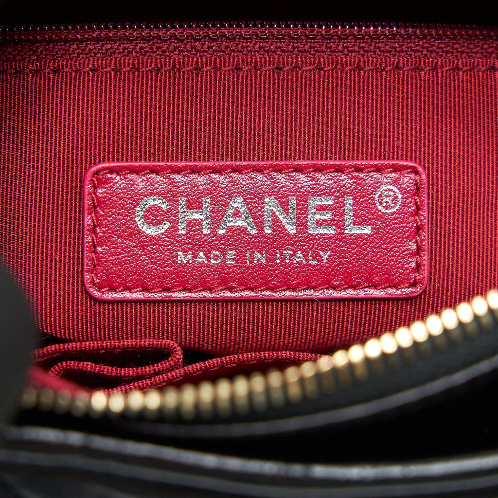 chanel-small-hobo-gabrielle-in-black
