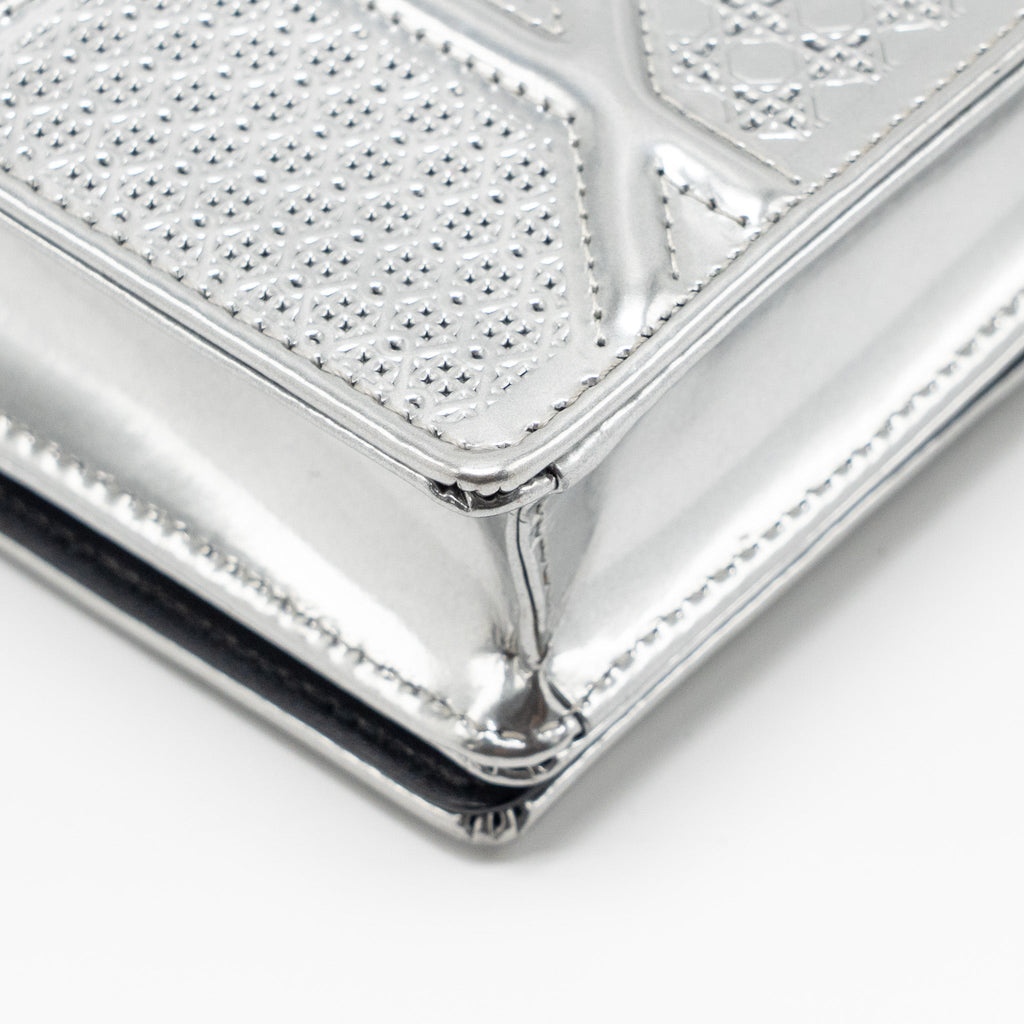 dior-diorama-wallet-on-chain-calfskin-silver-shw