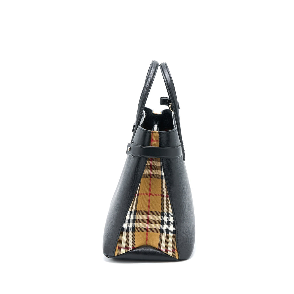 burberry-the-medium-banner-bag-calfskin-black-multicolour-shw