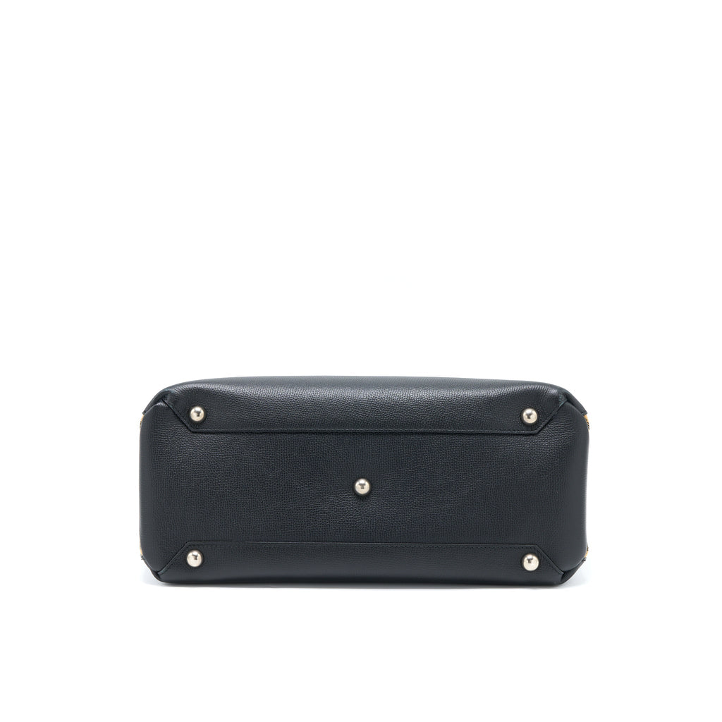 burberry-the-medium-banner-bag-calfskin-black-multicolour-shw