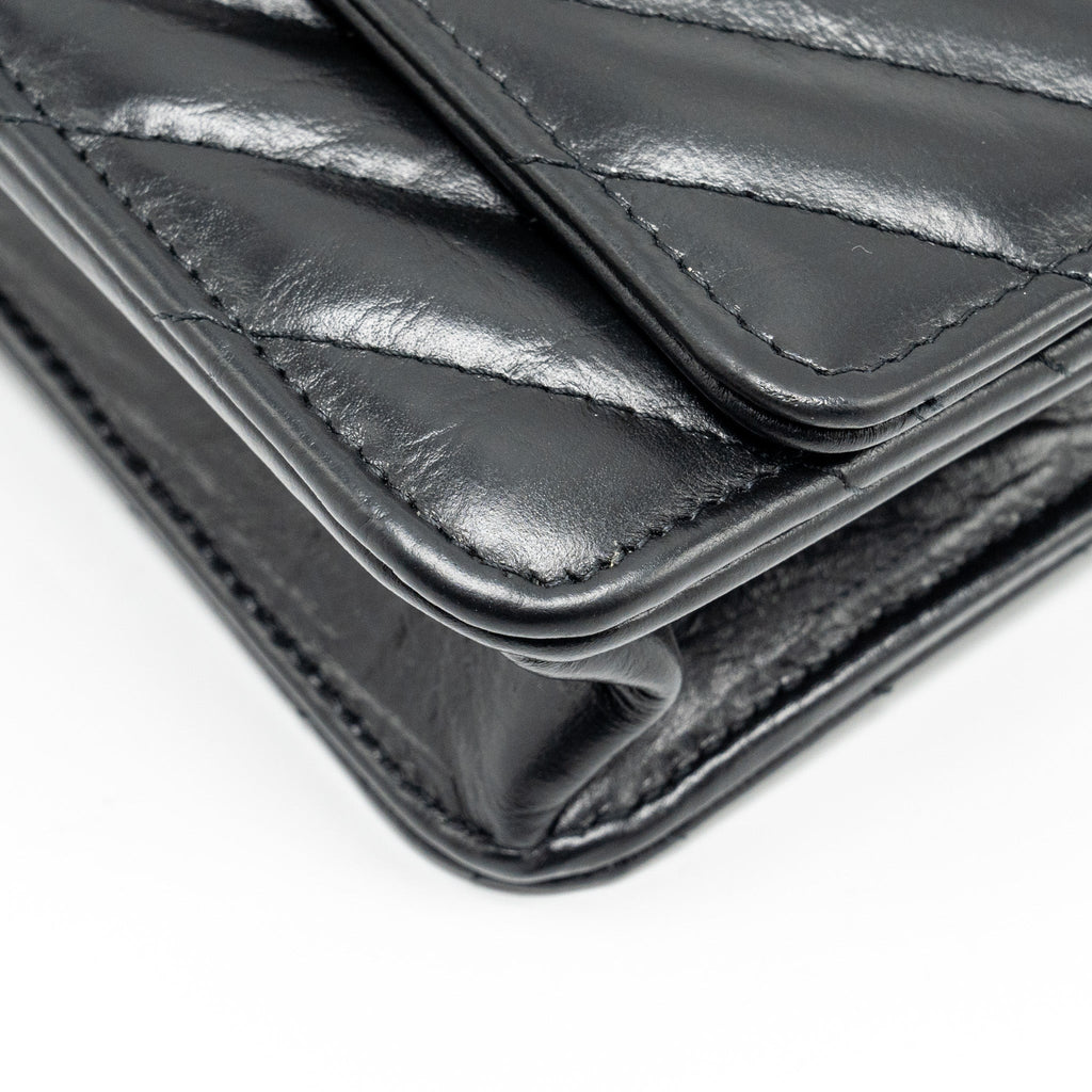 chanel-chevron-2-55-reissue-wallet-on-chain-aged-calfskin-black-ghw-microchip