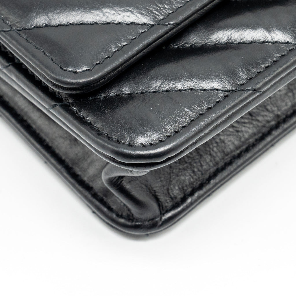 chanel-chevron-2-55-reissue-wallet-on-chain-aged-calfskin-black-ghw-microchip