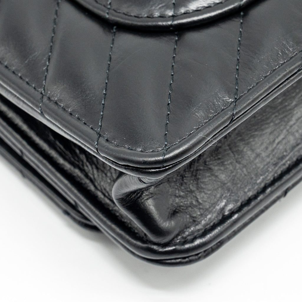 chanel-chevron-2-55-reissue-wallet-on-chain-aged-calfskin-black-ghw-microchip