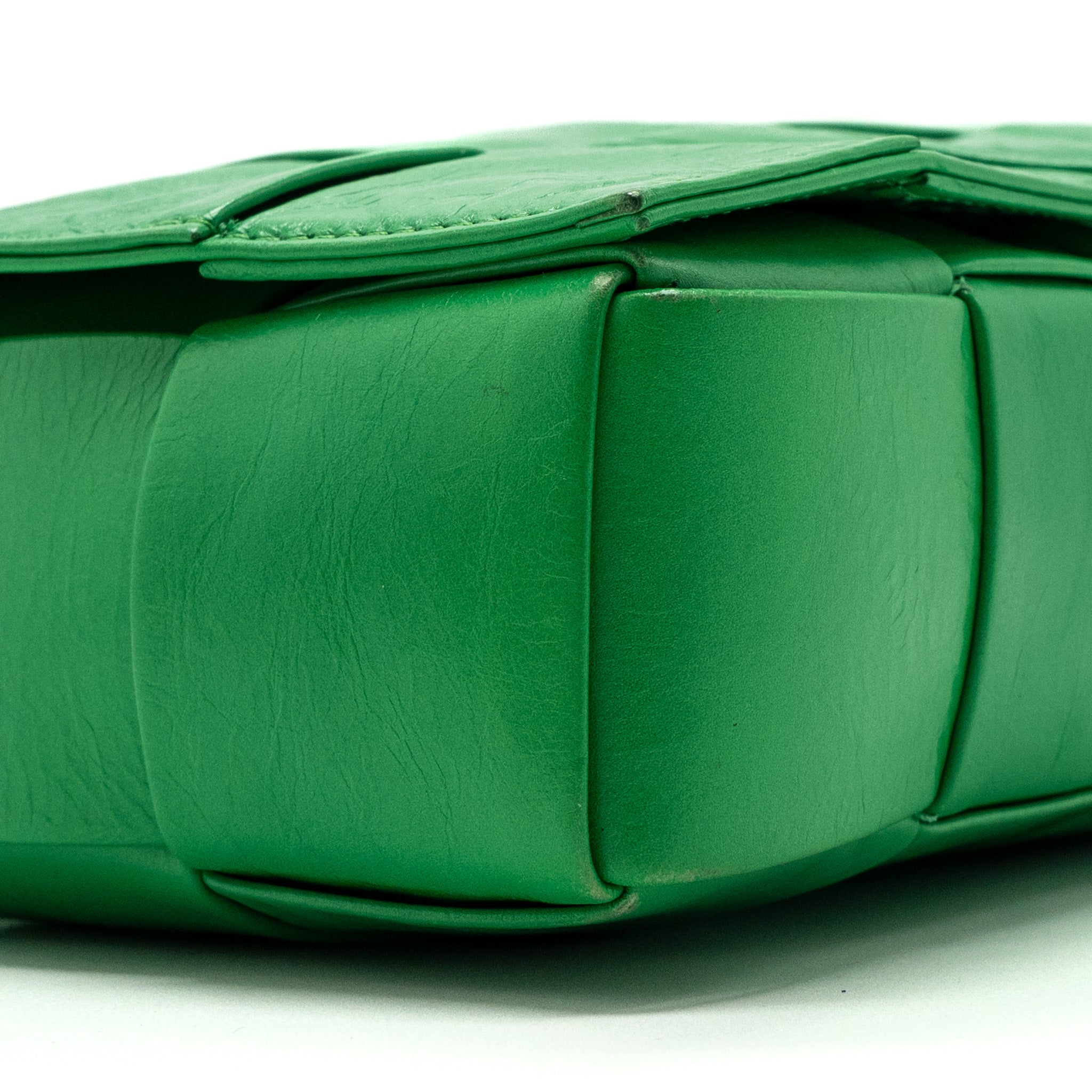 bottega-veneta-cassette-leather-green-shw