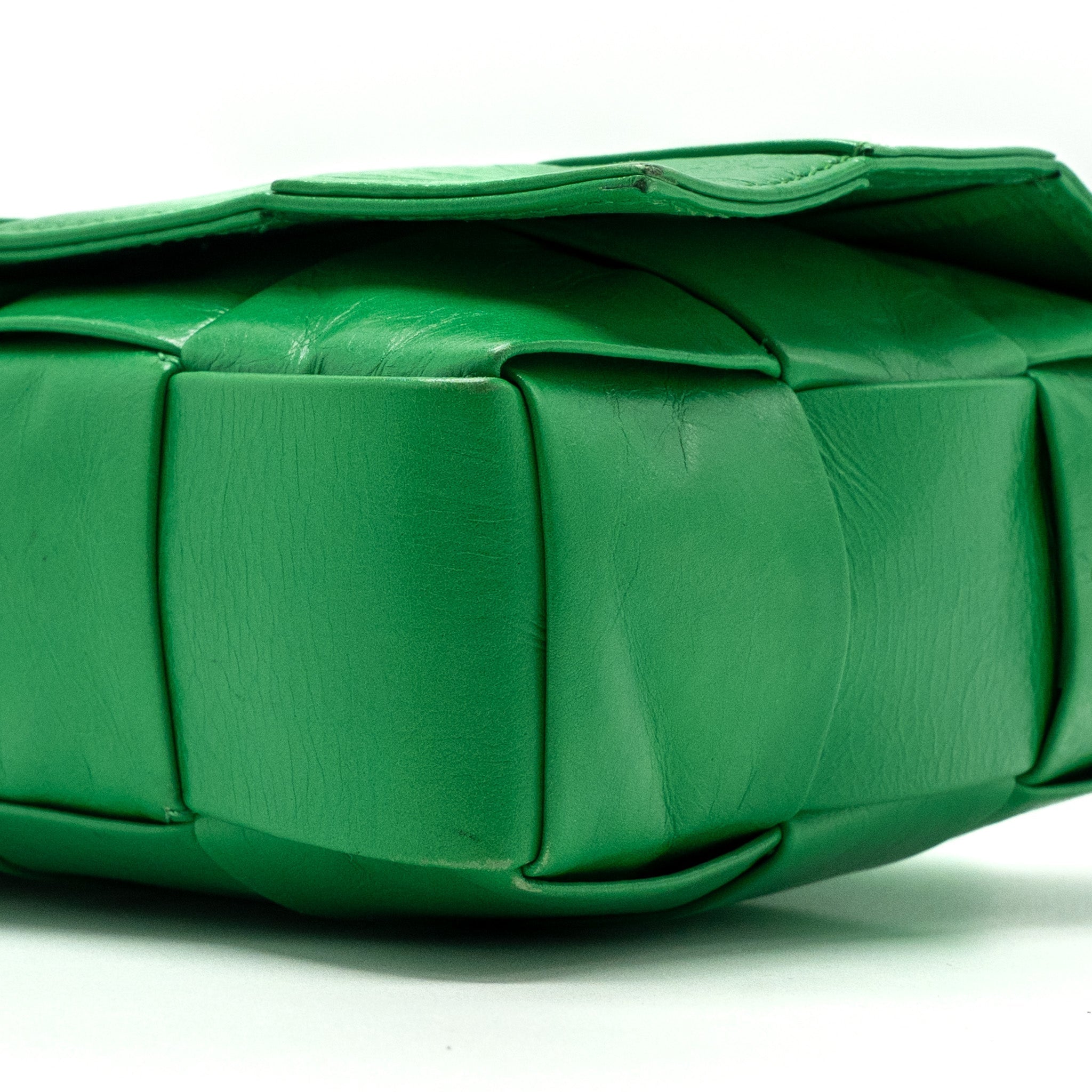 bottega-veneta-cassette-leather-green-shw