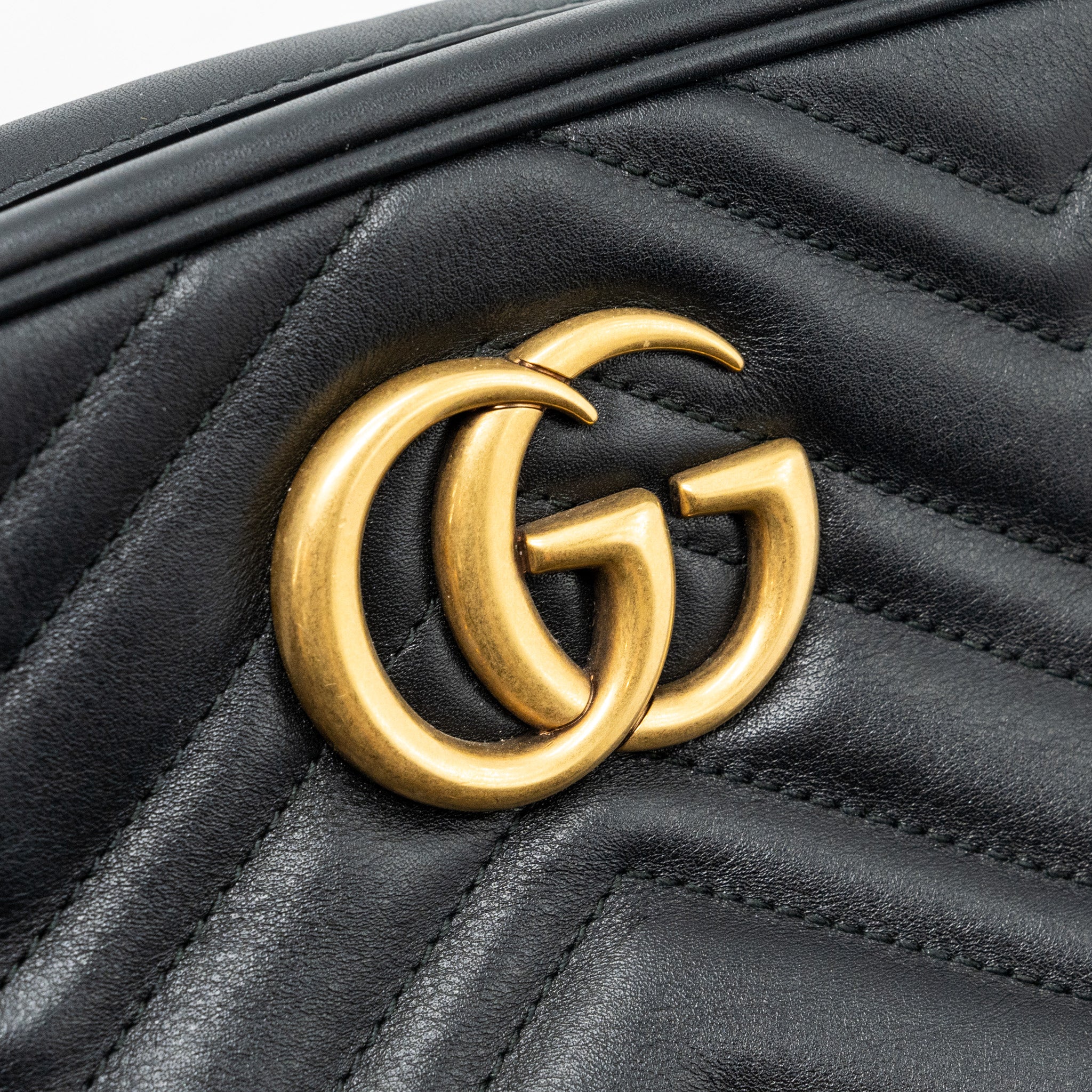 gucci-gg-marmont-matelasse-camera-shoulder-bag-black-ghw