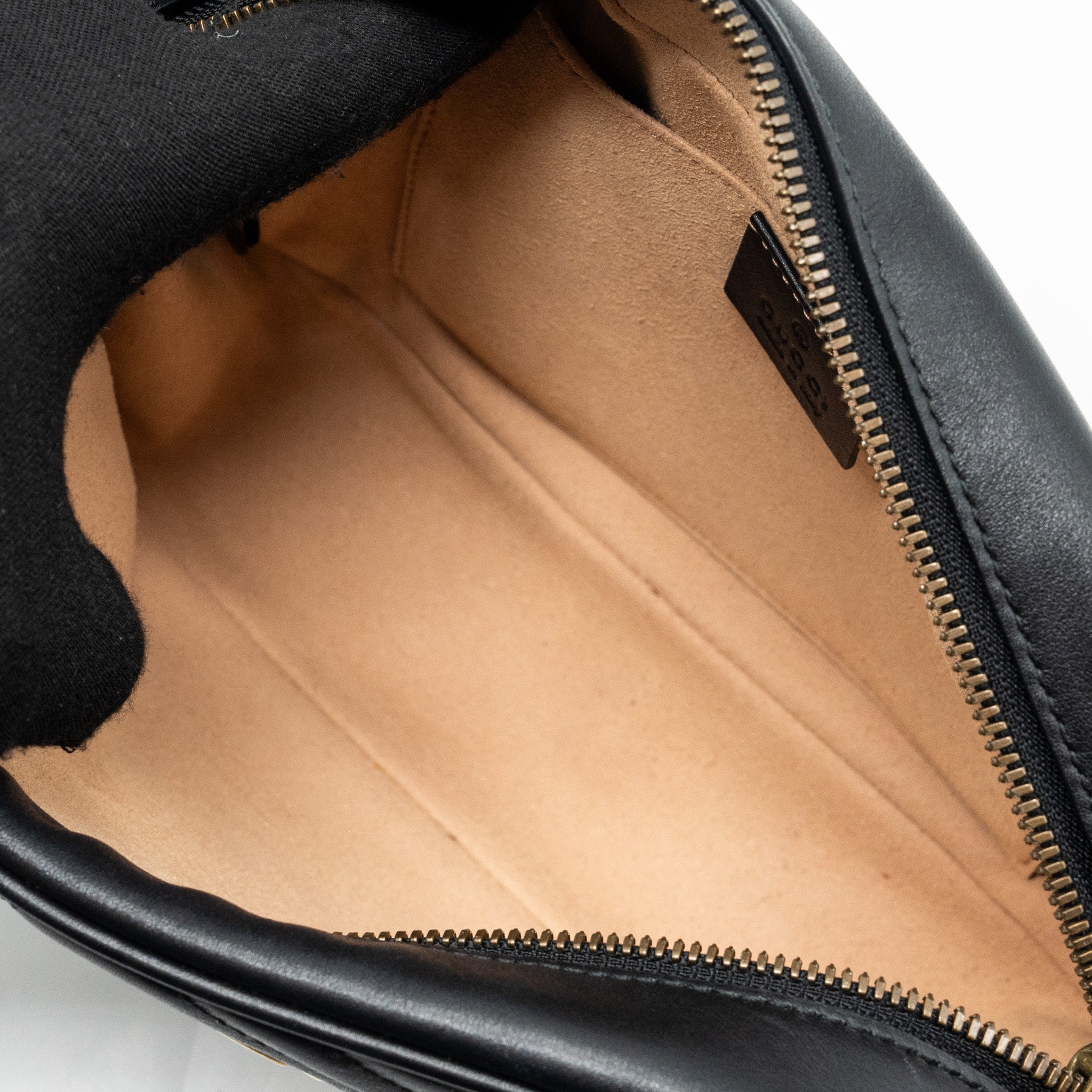 gucci-gg-marmont-matelasse-camera-shoulder-bag-black-ghw