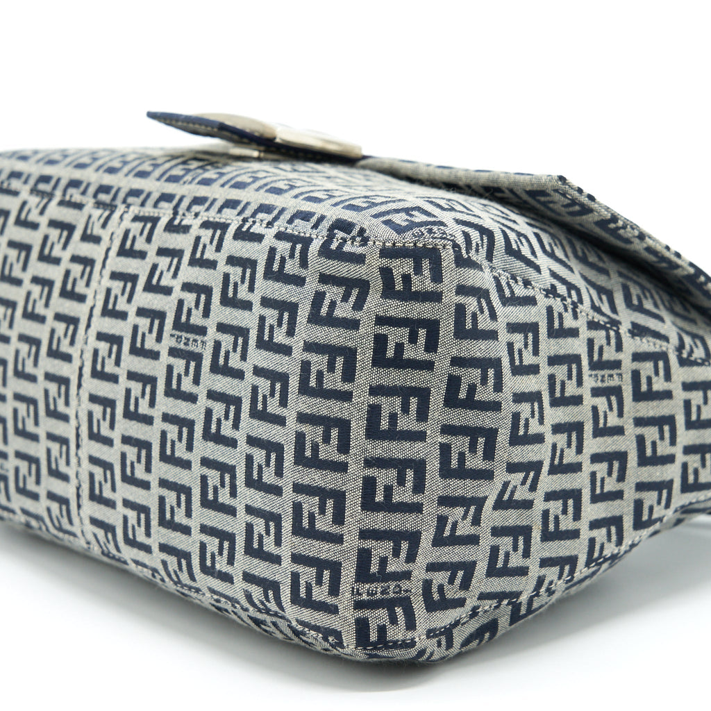 fendi-vintage-baguette-should-bag-fabric-black-grey-shw