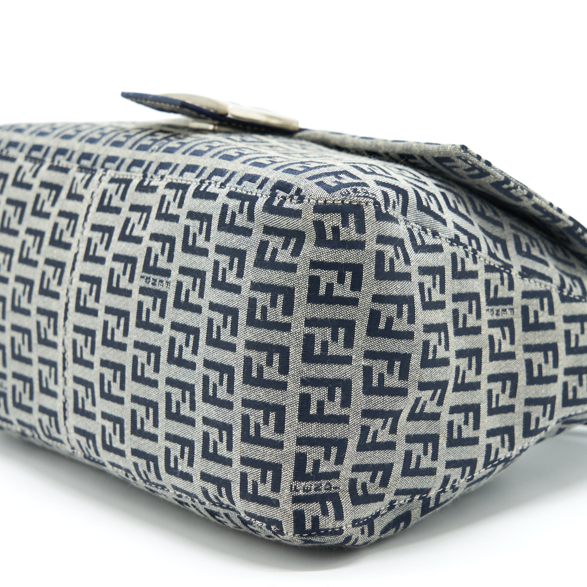 fendi-vintage-baguette-should-bag-fabric-black-grey-shw