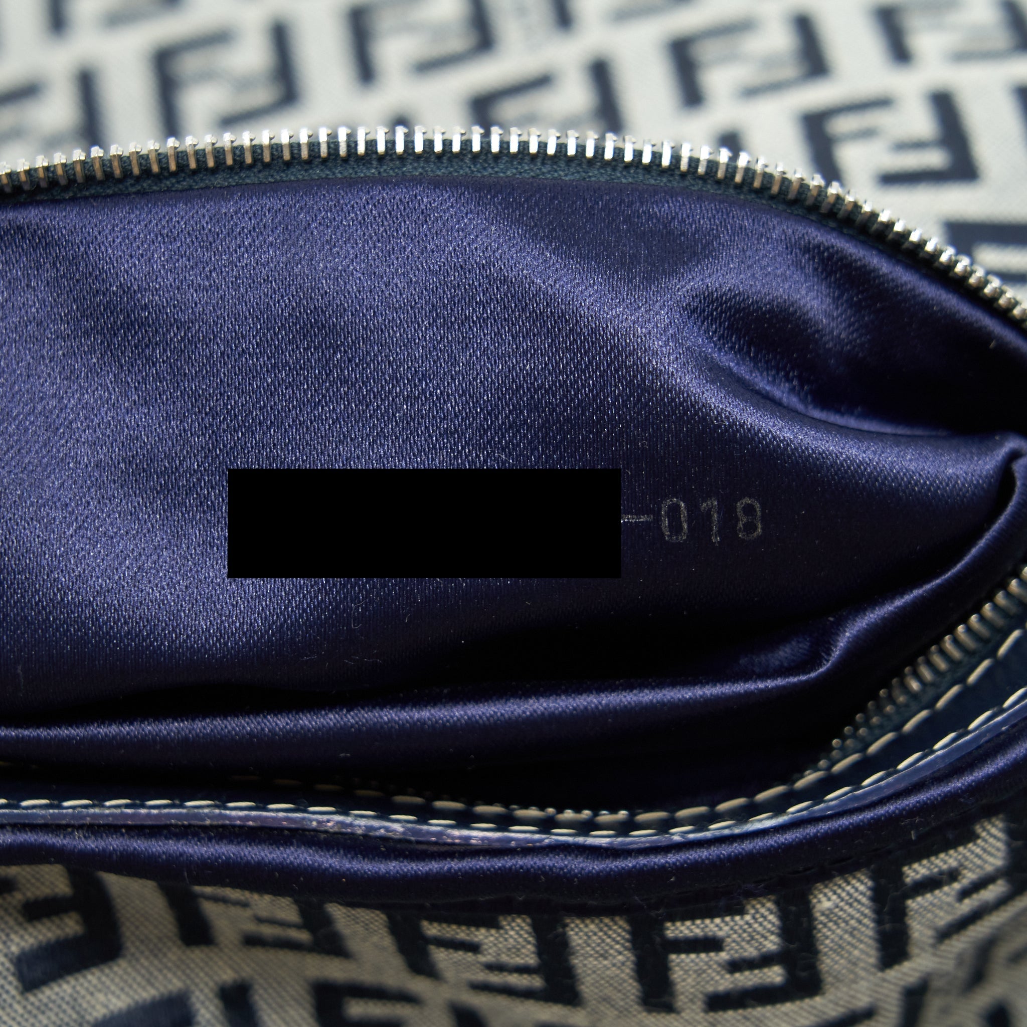 fendi-vintage-baguette-should-bag-fabric-black-grey-shw