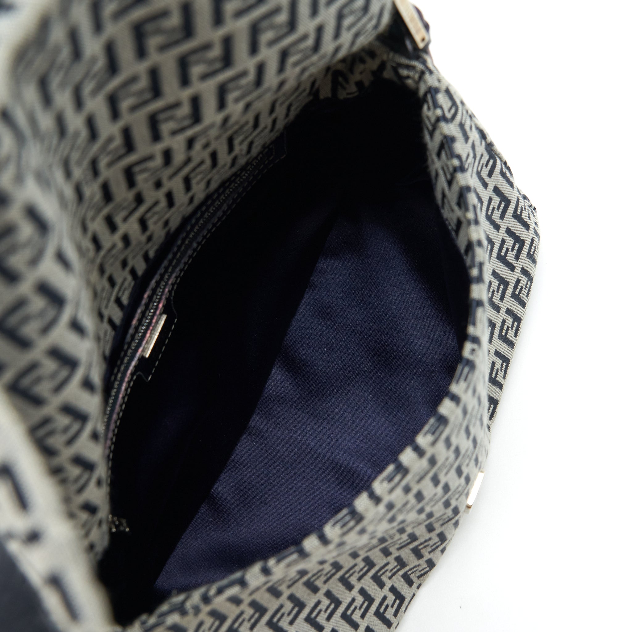 fendi-vintage-baguette-should-bag-fabric-black-grey-shw