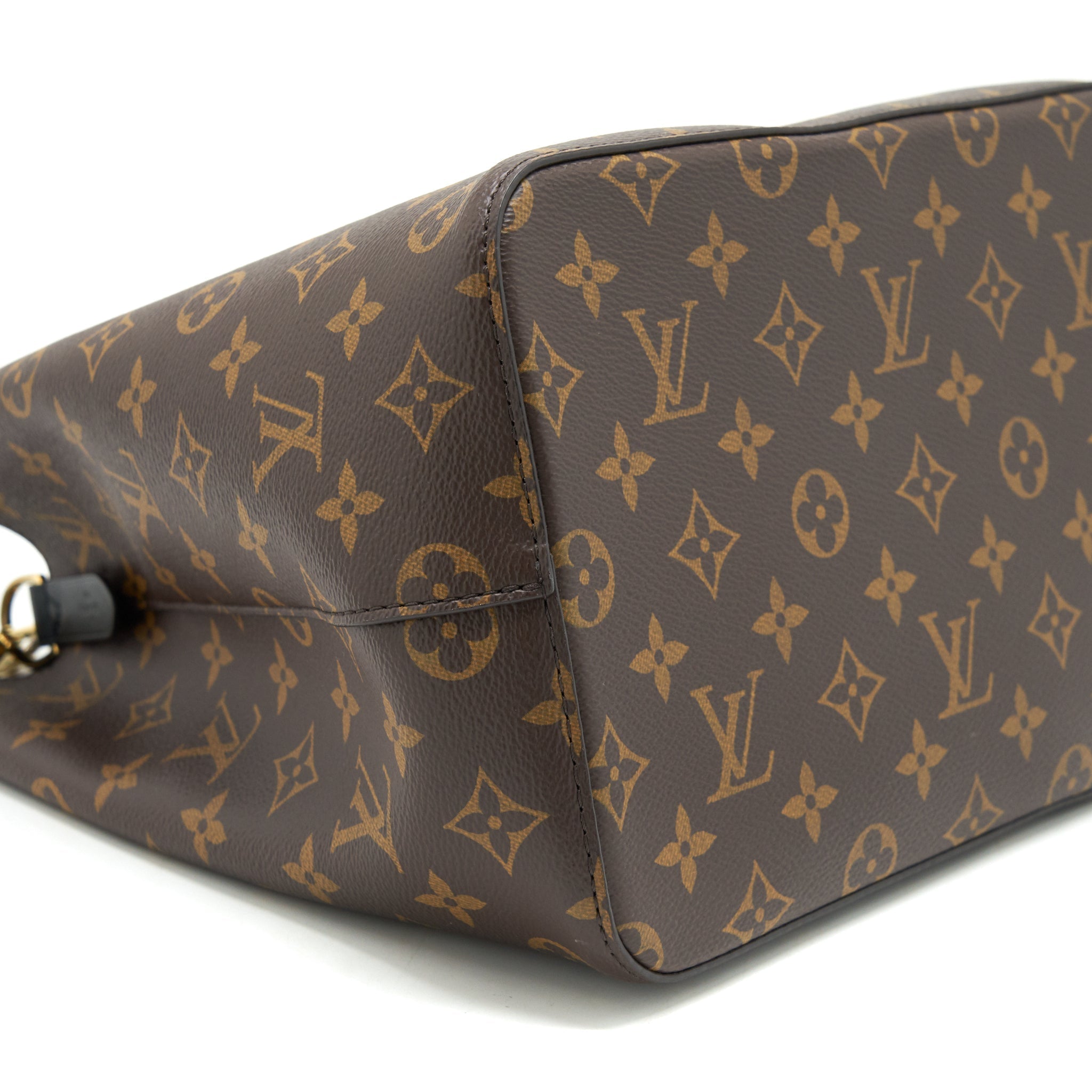 louis-vuitton-neo-noe-monogram-canvas-black-3