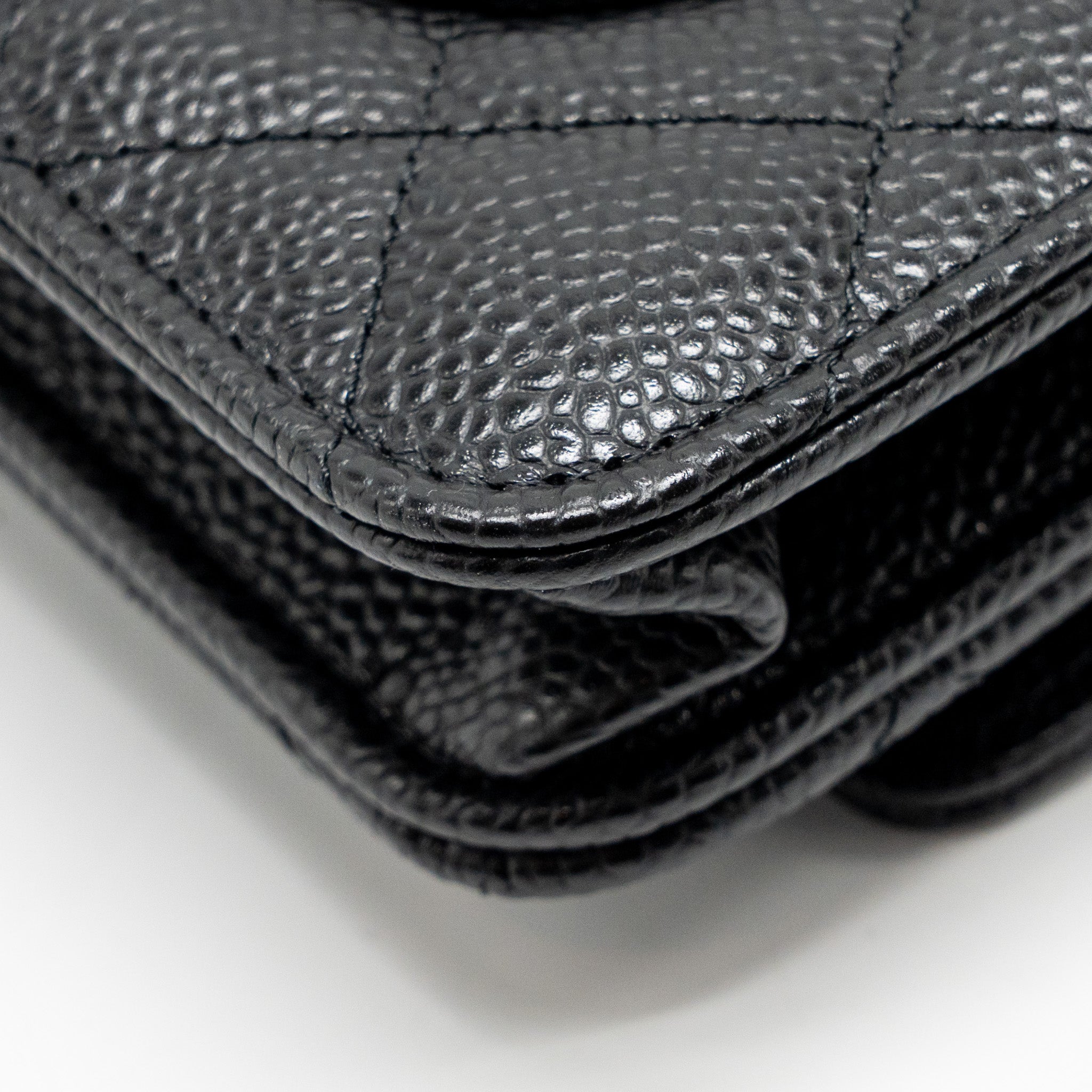 chanel-classic-wallet-on-chain-caviar-black-ghwmicrochip-3