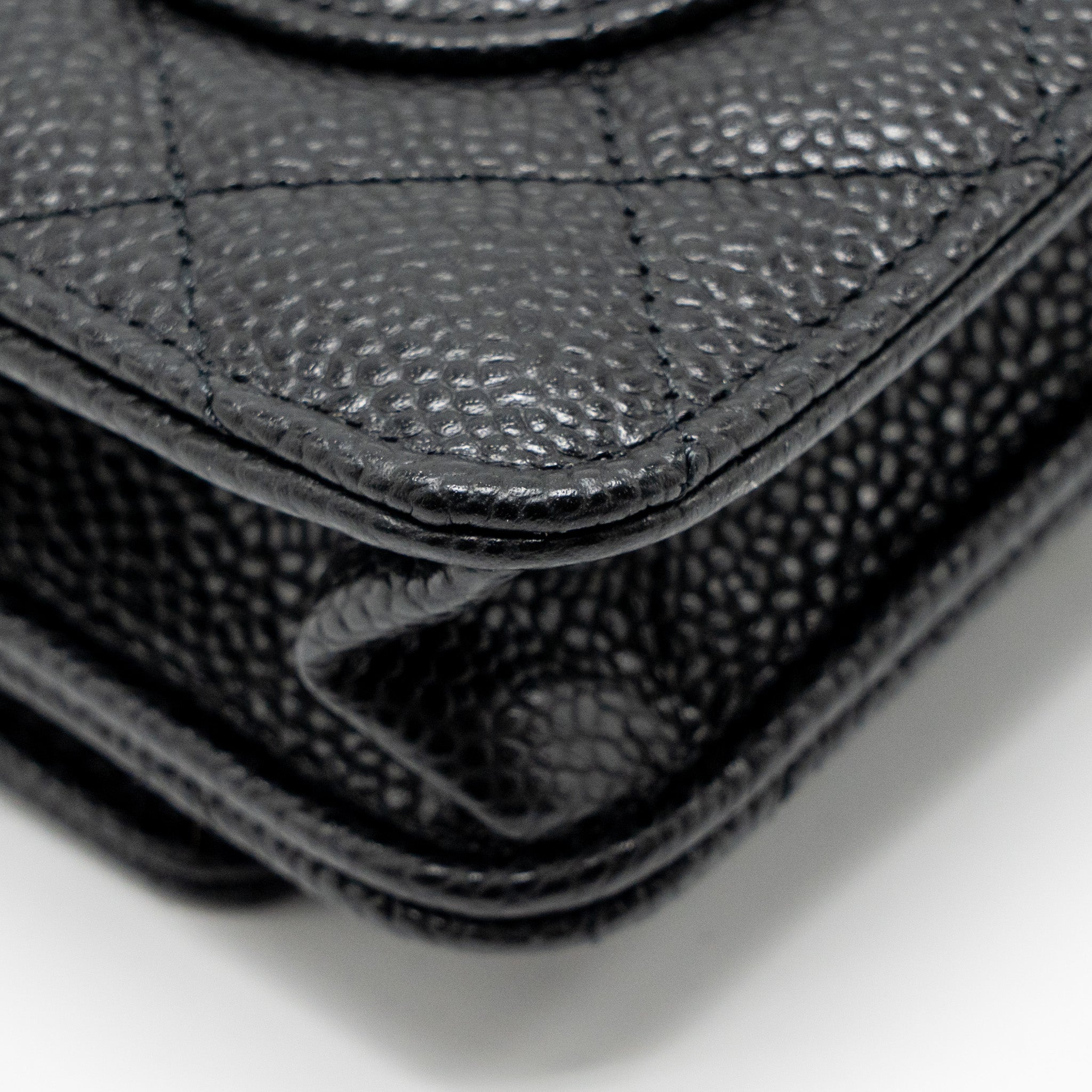 chanel-classic-wallet-on-chain-caviar-black-ghwmicrochip-3
