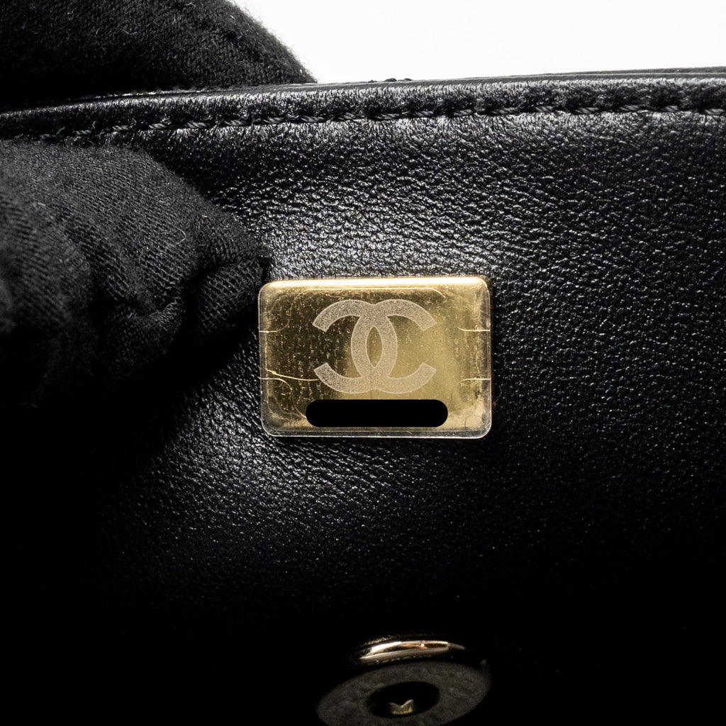 chanel-25s-mini-coco-crush-handle-bag-caviar-black-lghw-microchip