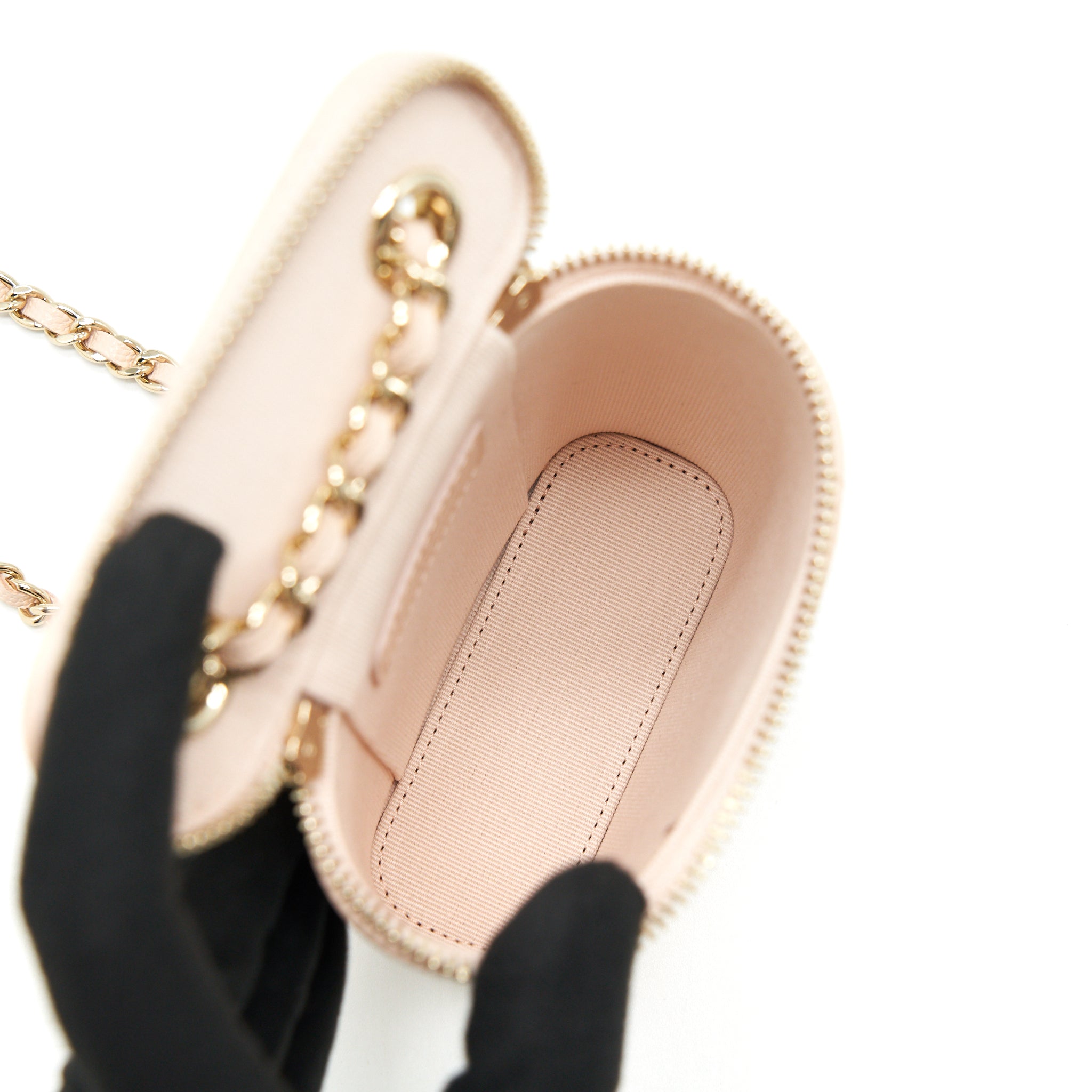 chanel-22c-light-beige-caviar-vertical-vanity-with-chain-lghw