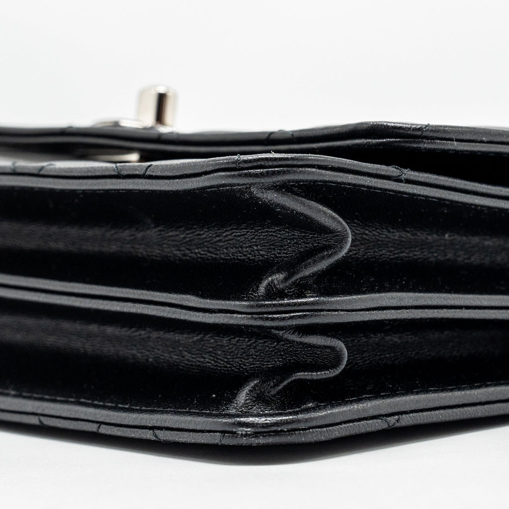 chanel-top-handle-mini-wallet-on-chain-flap-bag-lambskin-black-shwmicrochip