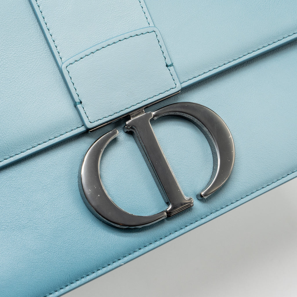 dior-30-montaigne-medium-flap-bag-calfskin-gradient-blue-with-black-hardware-copy