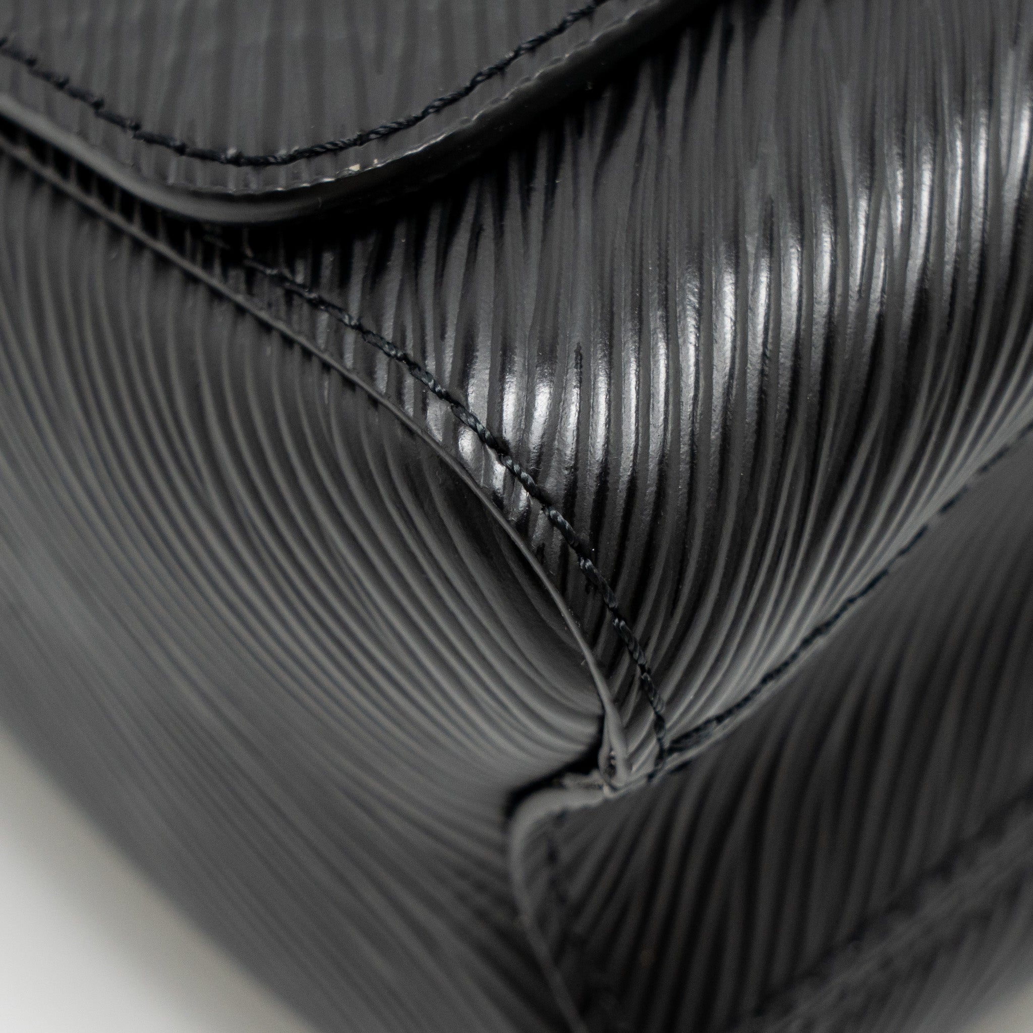 louis-vuitton-twist-pm-epi-leather-black-shw
