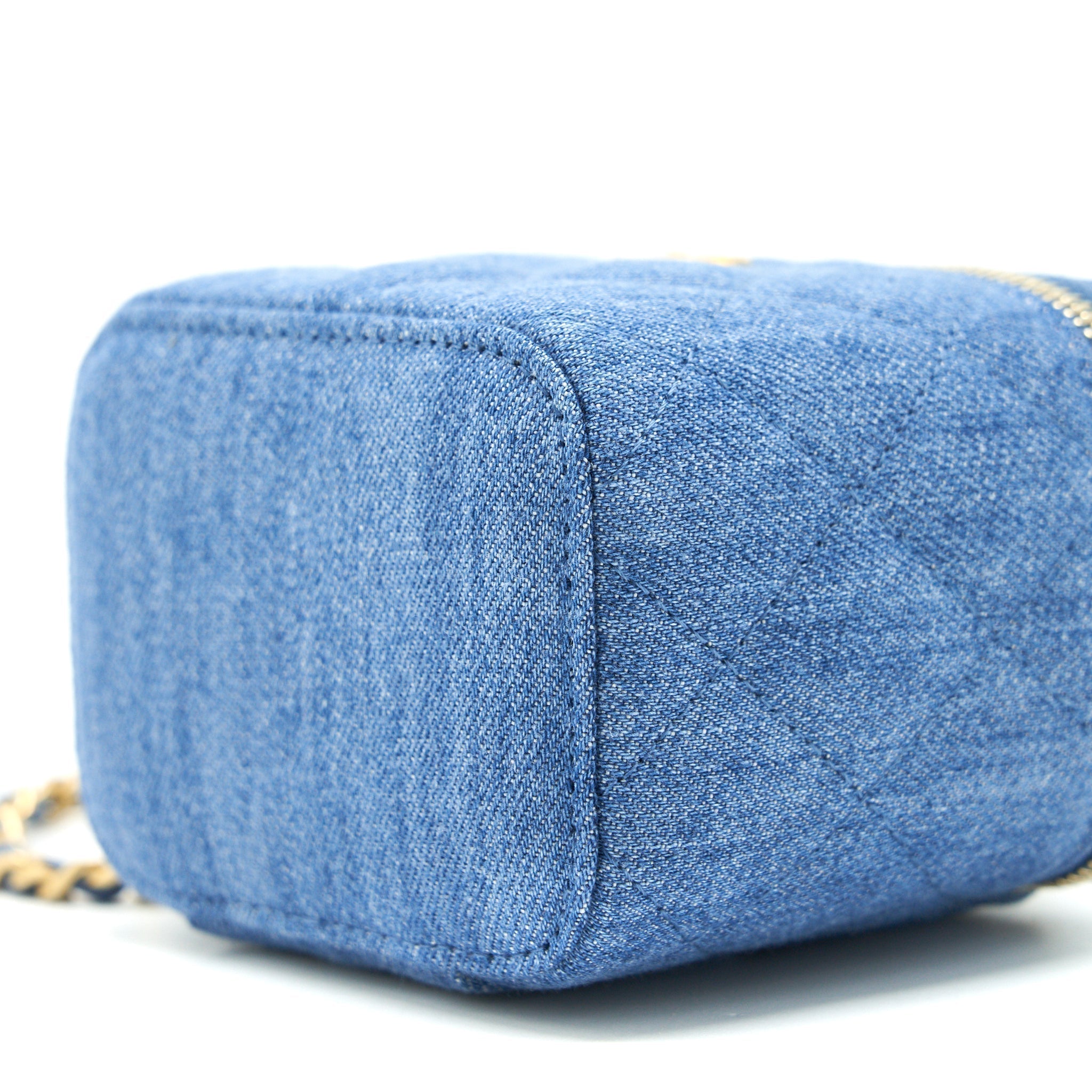 chanel-22c-pearl-crush-denim-mini-vanity-with-chain