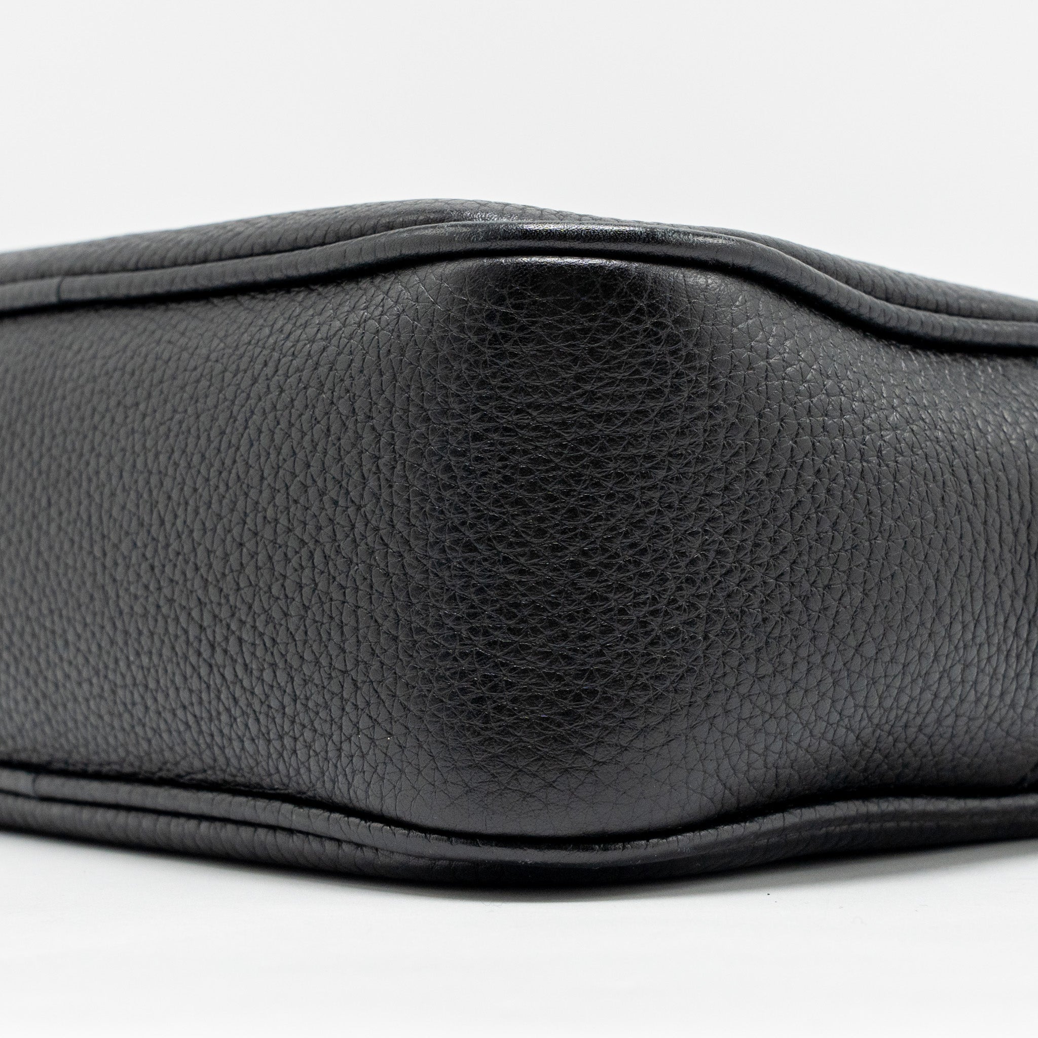 gucci-soho-disco-camera-crossbody-bag-calfskin-black-lghw-1
