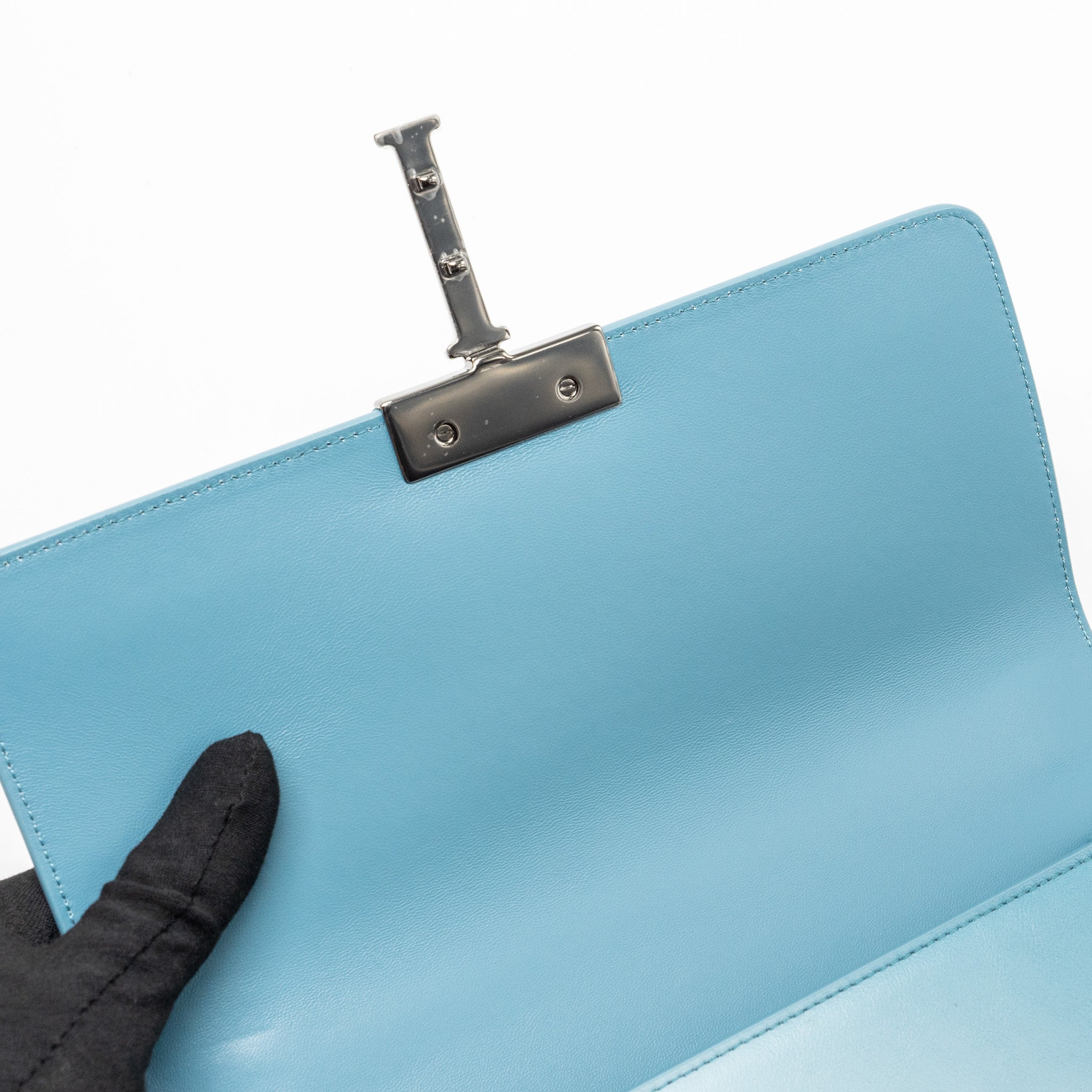 dior-30-montaigne-medium-flap-bag-calfskin-gradient-blue-with-black-hardware-copy