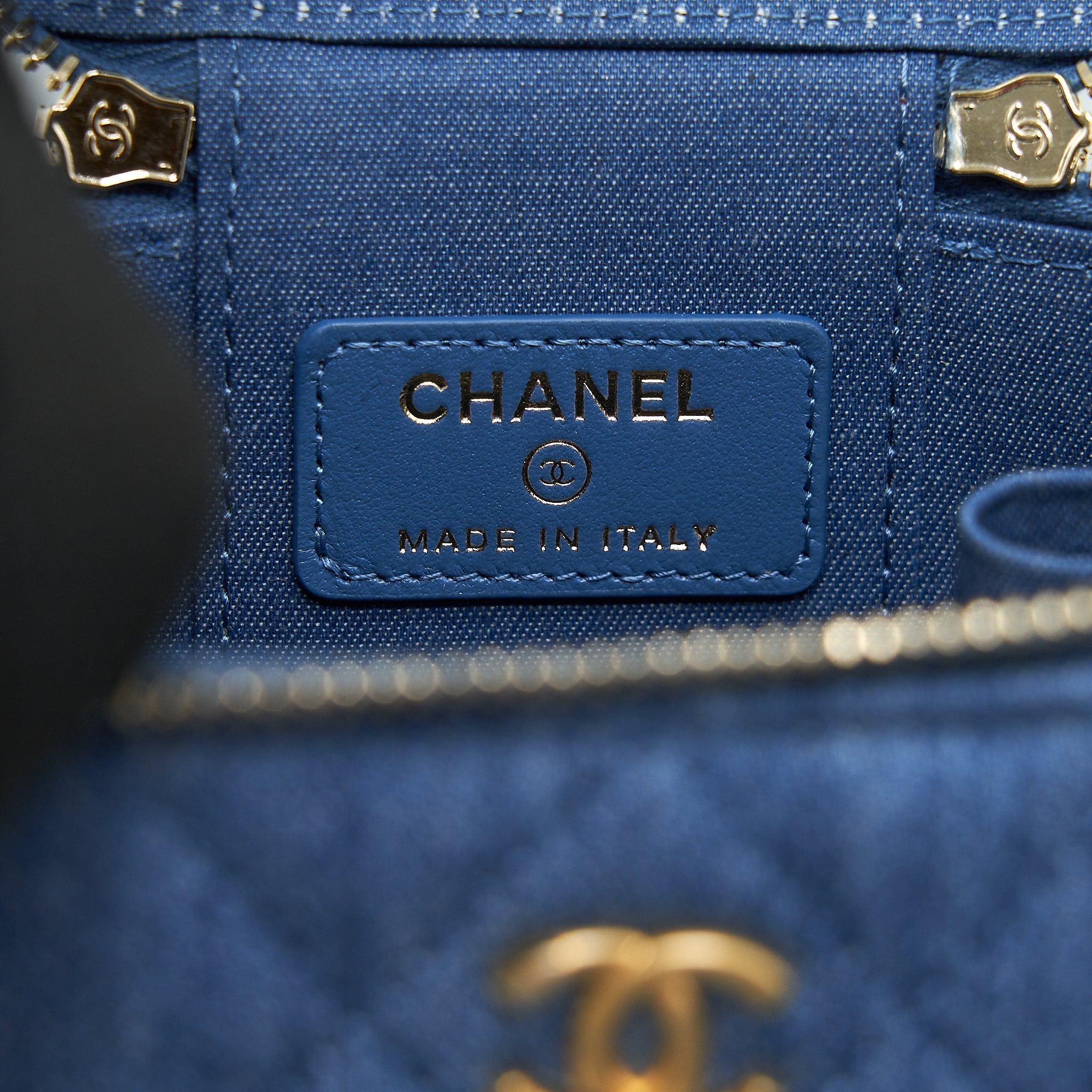 chanel-22c-pearl-crush-denim-mini-vanity-with-chain