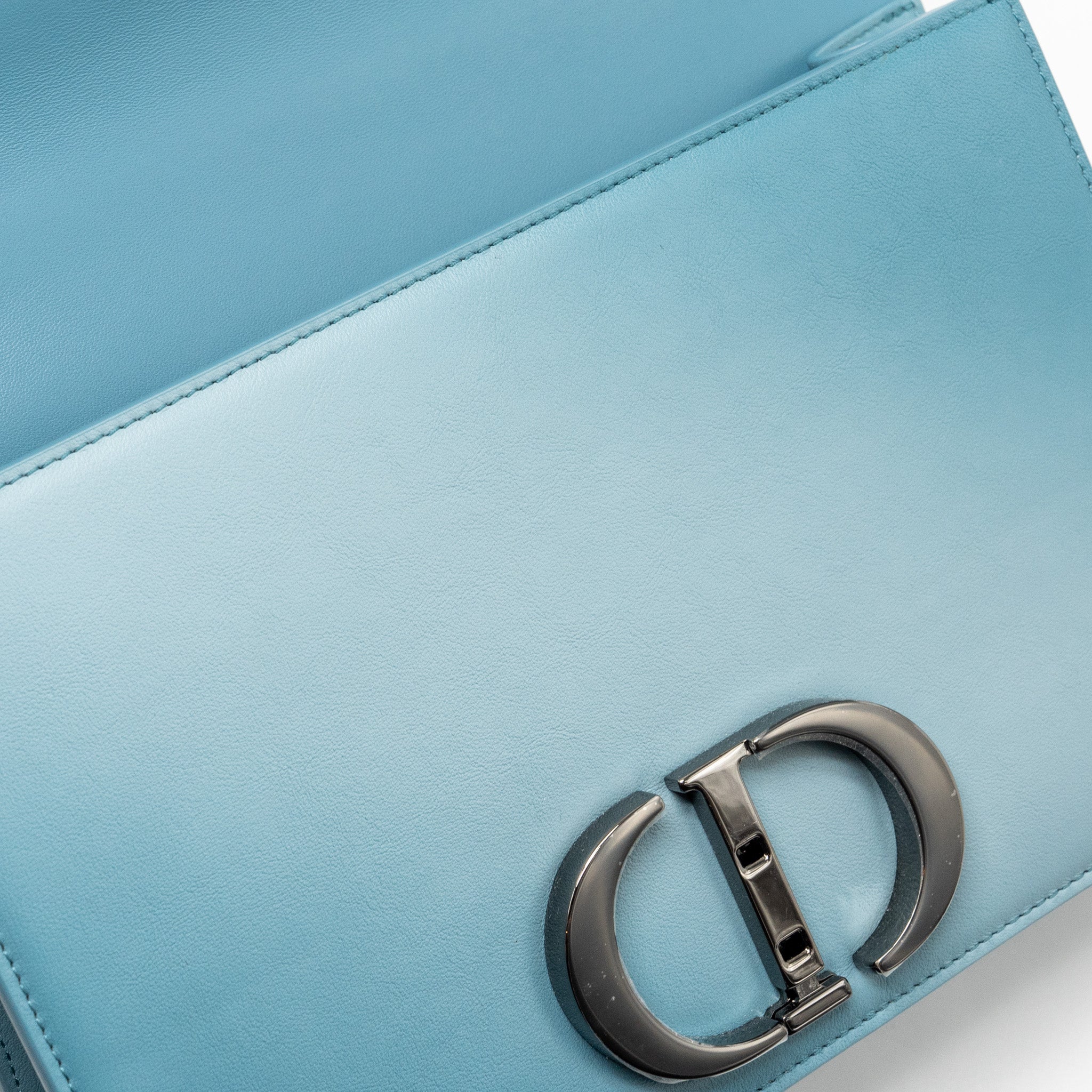 dior-30-montaigne-medium-flap-bag-calfskin-gradient-blue-with-black-hardware-copy