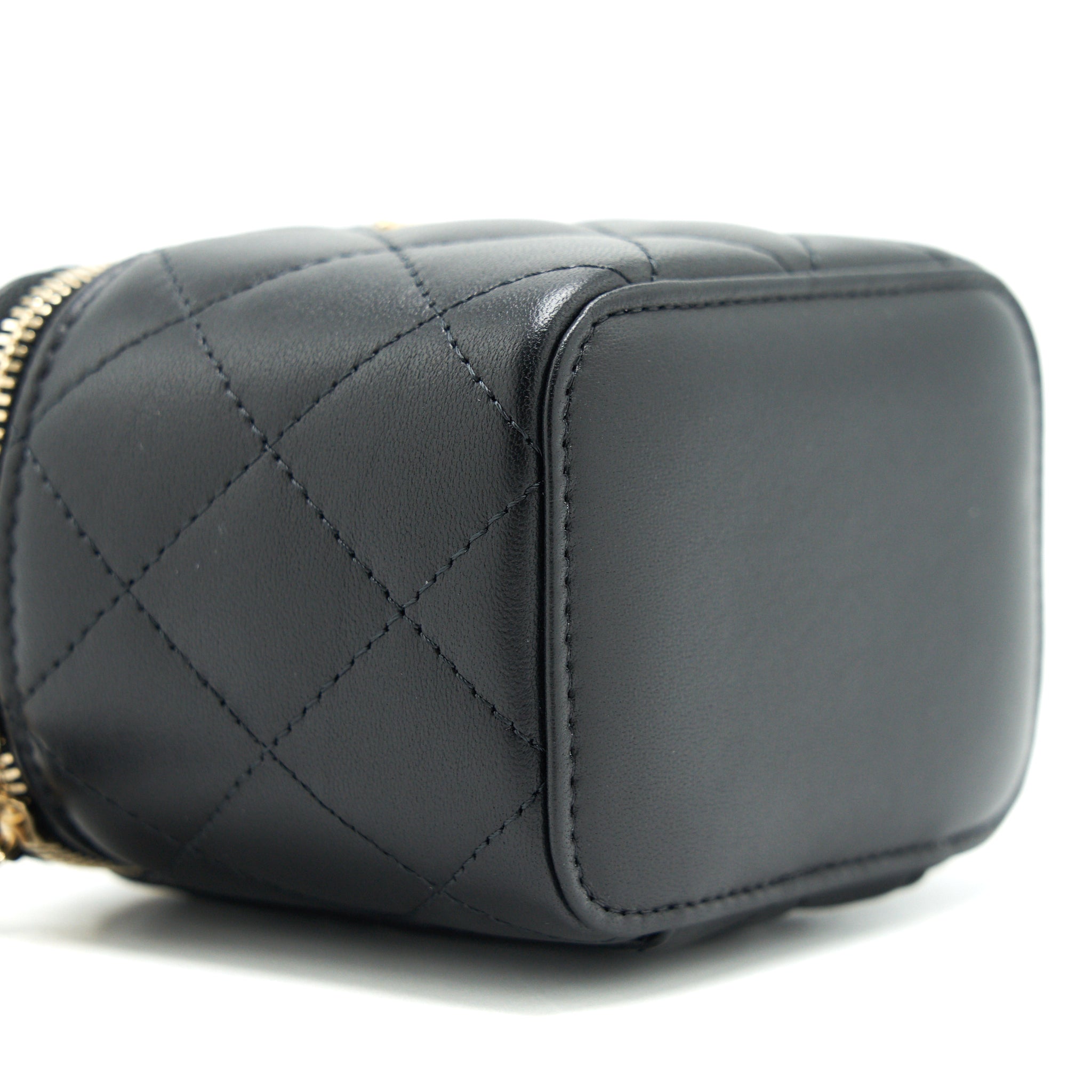chanel-22c-pearl-crush-mini-vanity-lambskin-with-chain-black-ghw