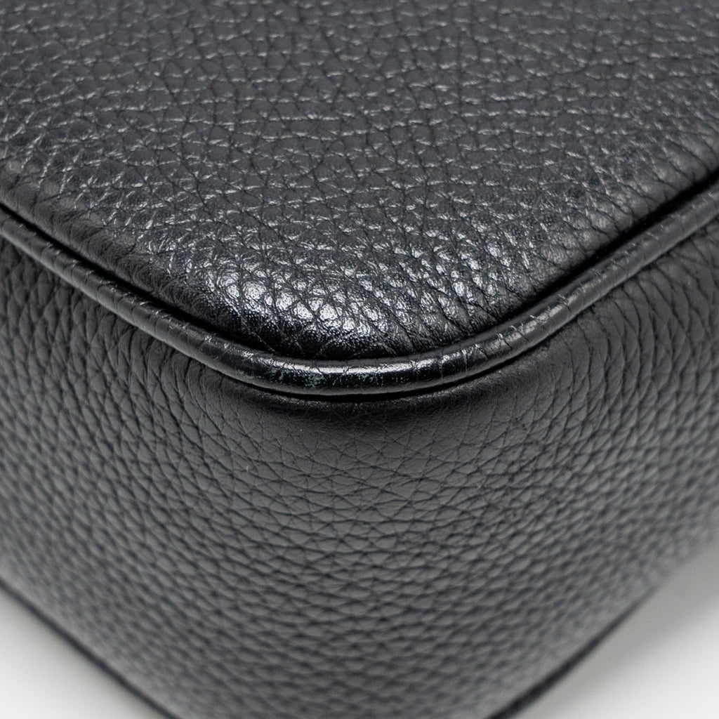 gucci-soho-disco-camera-crossbody-bag-calfskin-black-lghw-1