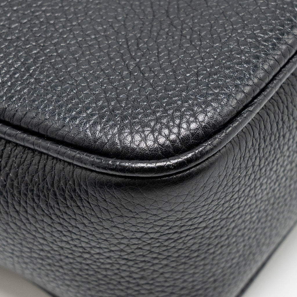 gucci-soho-disco-camera-crossbody-bag-calfskin-black-lghw-1