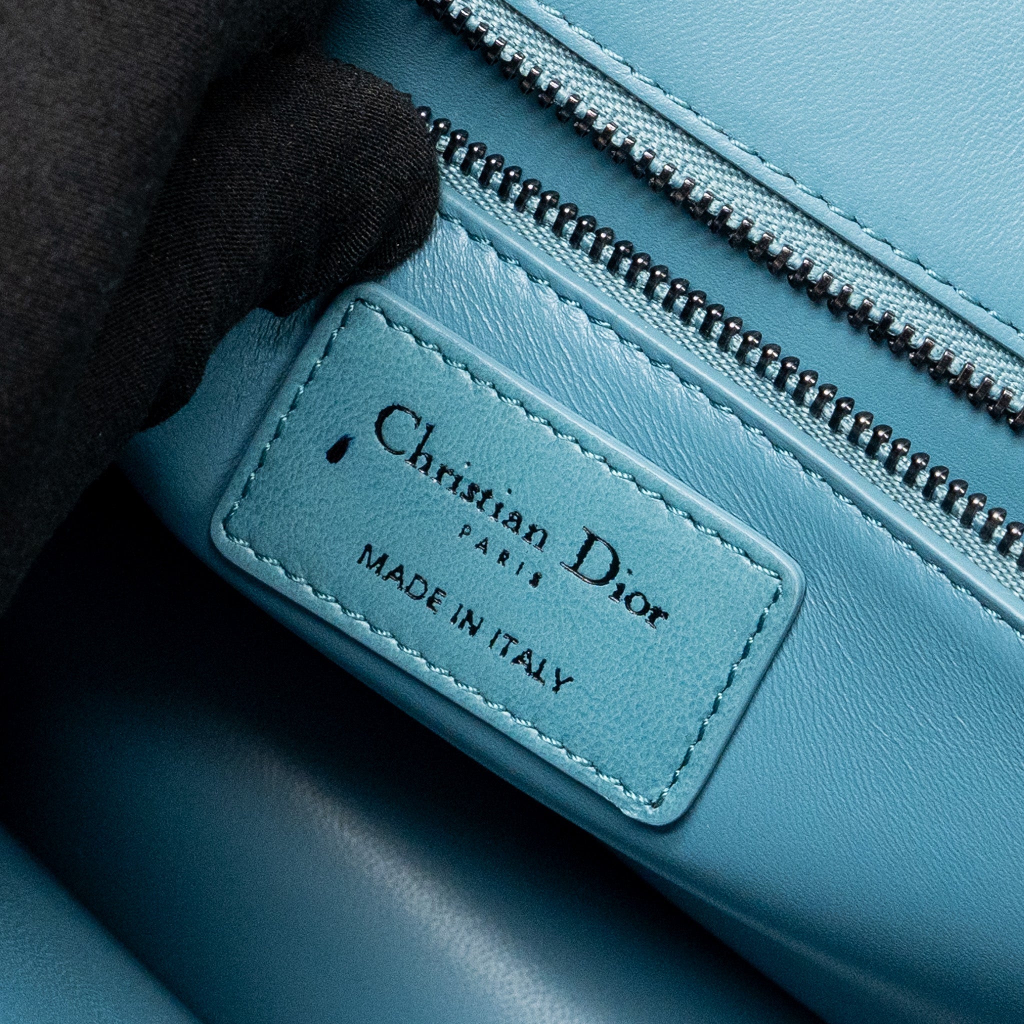dior-30-montaigne-medium-flap-bag-calfskin-gradient-blue-with-black-hardware-copy