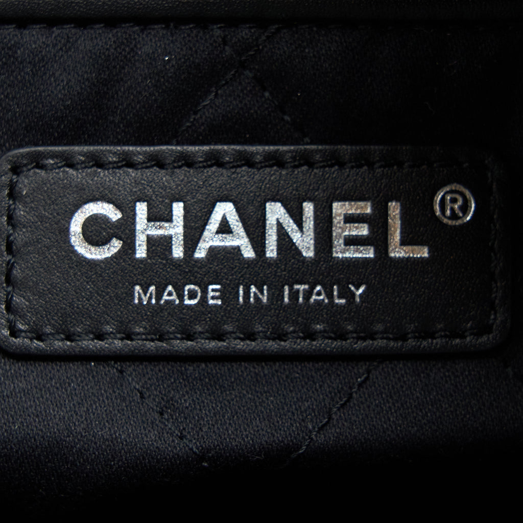 chanel-small-22-bag-calfskin-black-shwmicrochip