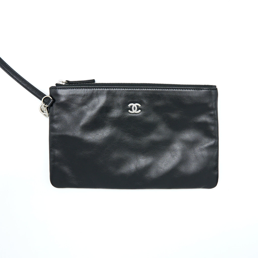 chanel-small-22-bag-calfskin-black-shwmicrochip