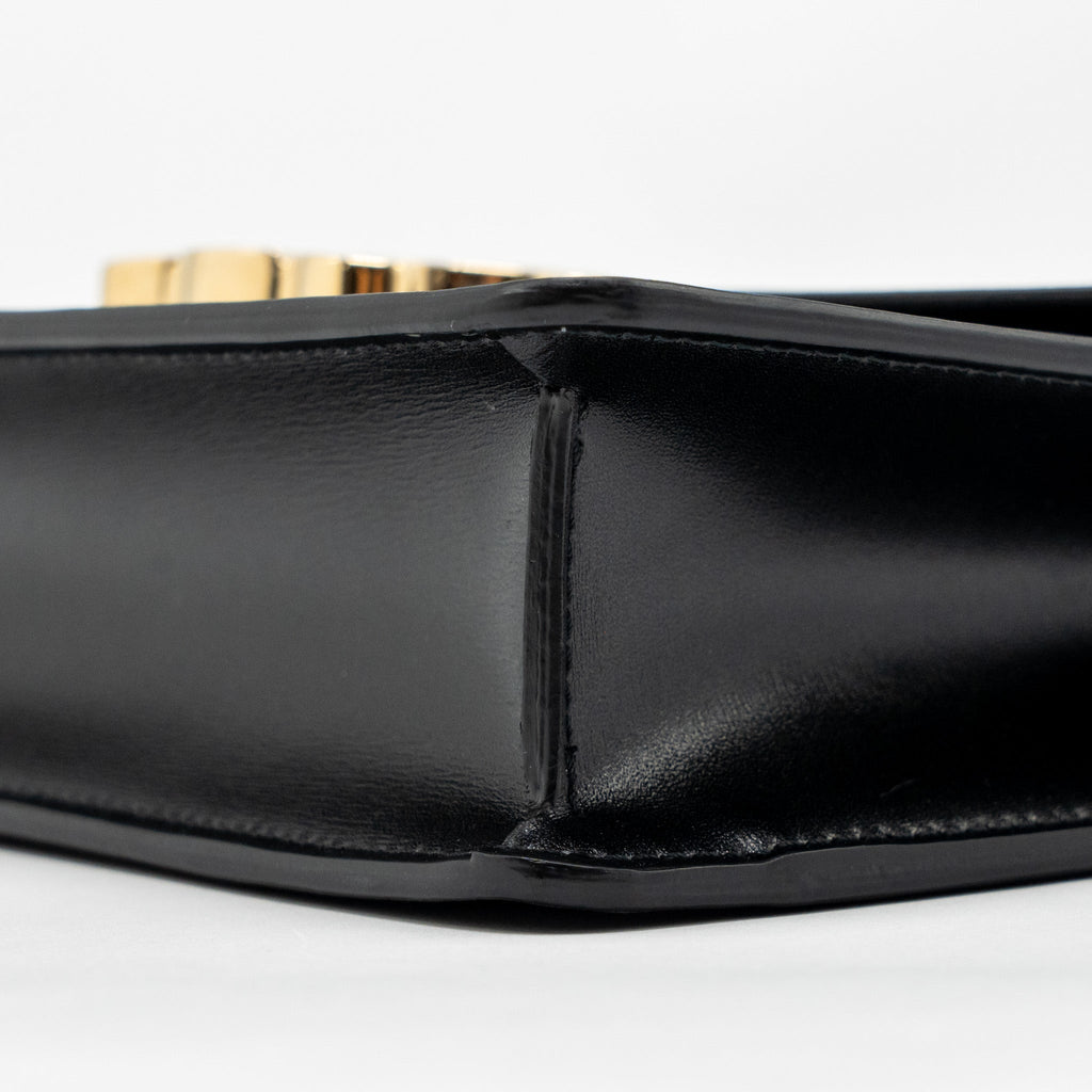 celine-triomphe-wallet-on-chain-margo-shiny-calfskin-black-ghw