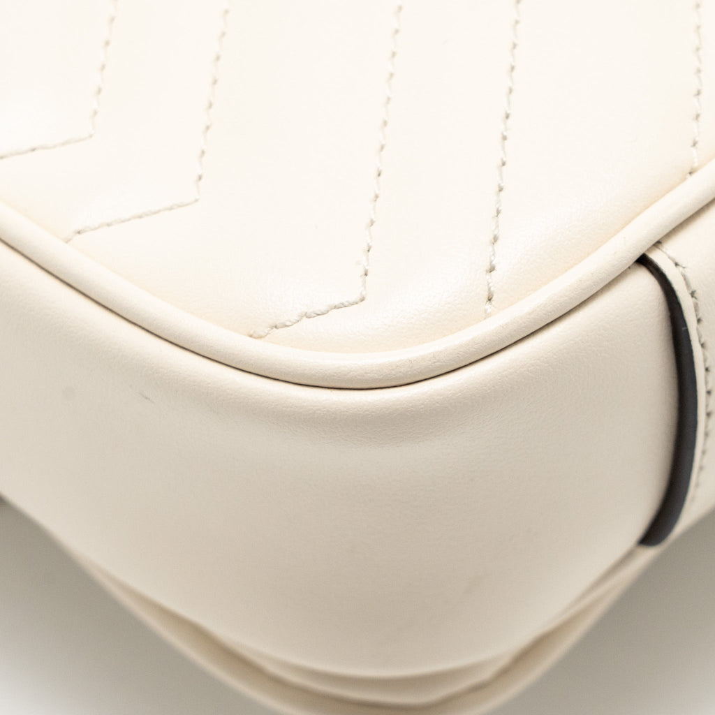 gucci-medium-gg-marmont-shoulder-bag-white-matelasse-chevron-leather-with-white-hardware-copy