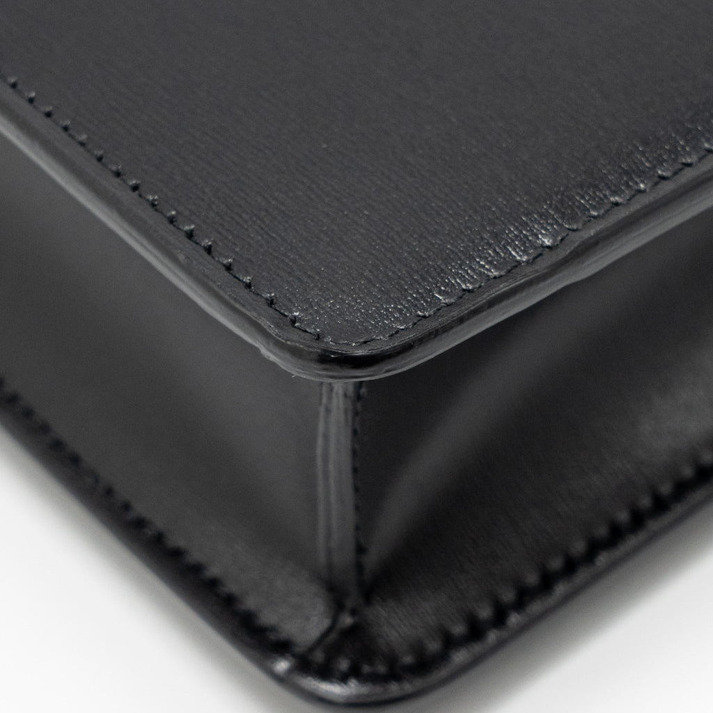 celine-triomphe-wallet-on-chain-margo-shiny-calfskin-black-ghw