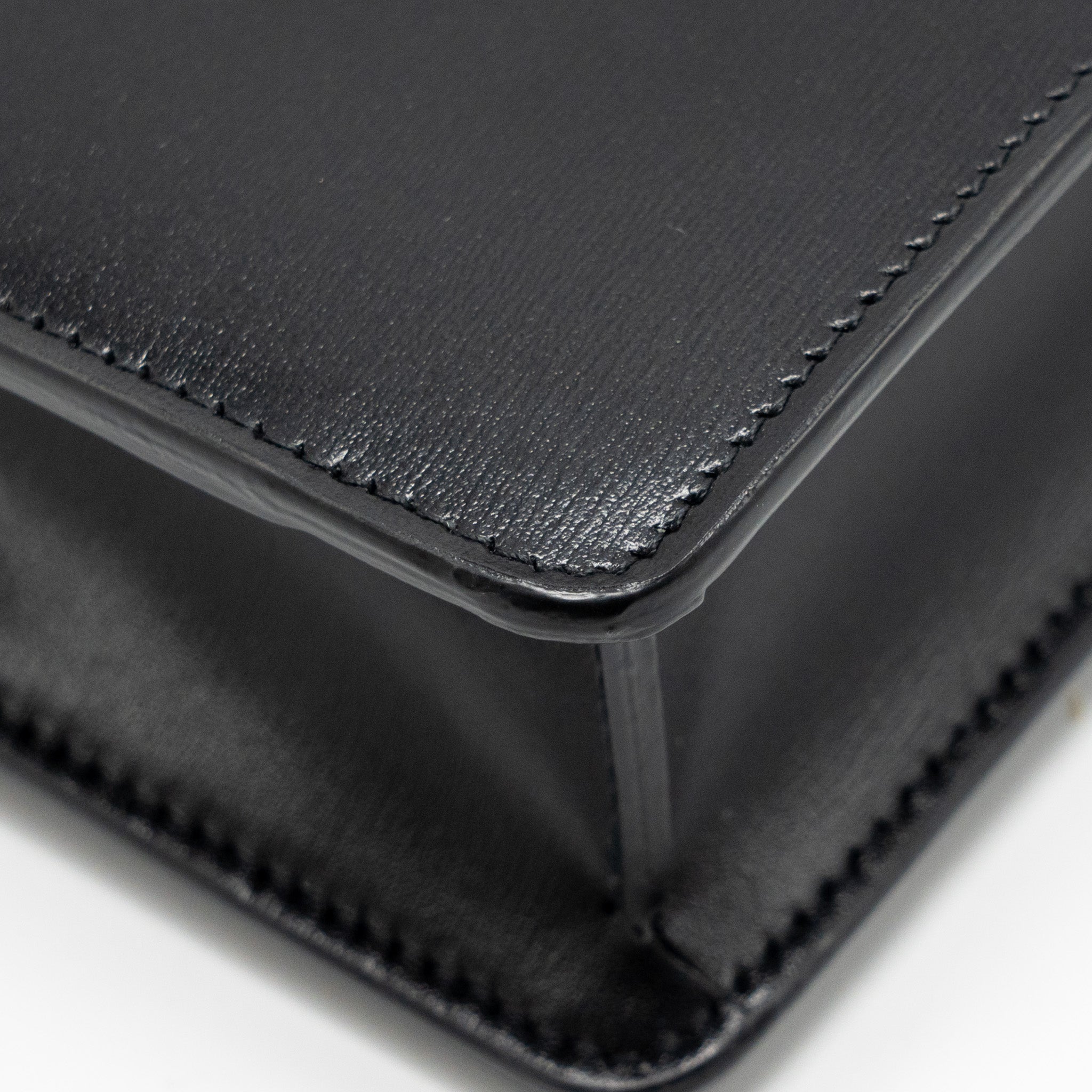 celine-triomphe-wallet-on-chain-margo-shiny-calfskin-black-ghw