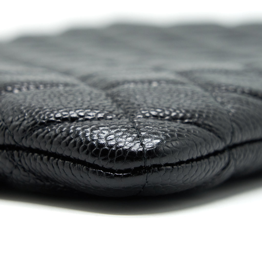 chanel-caviar-pouch-in-black-shw