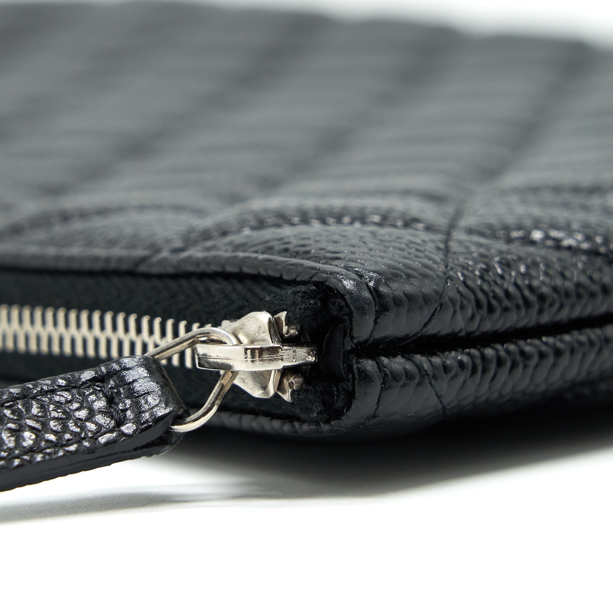 chanel-caviar-pouch-in-black-shw