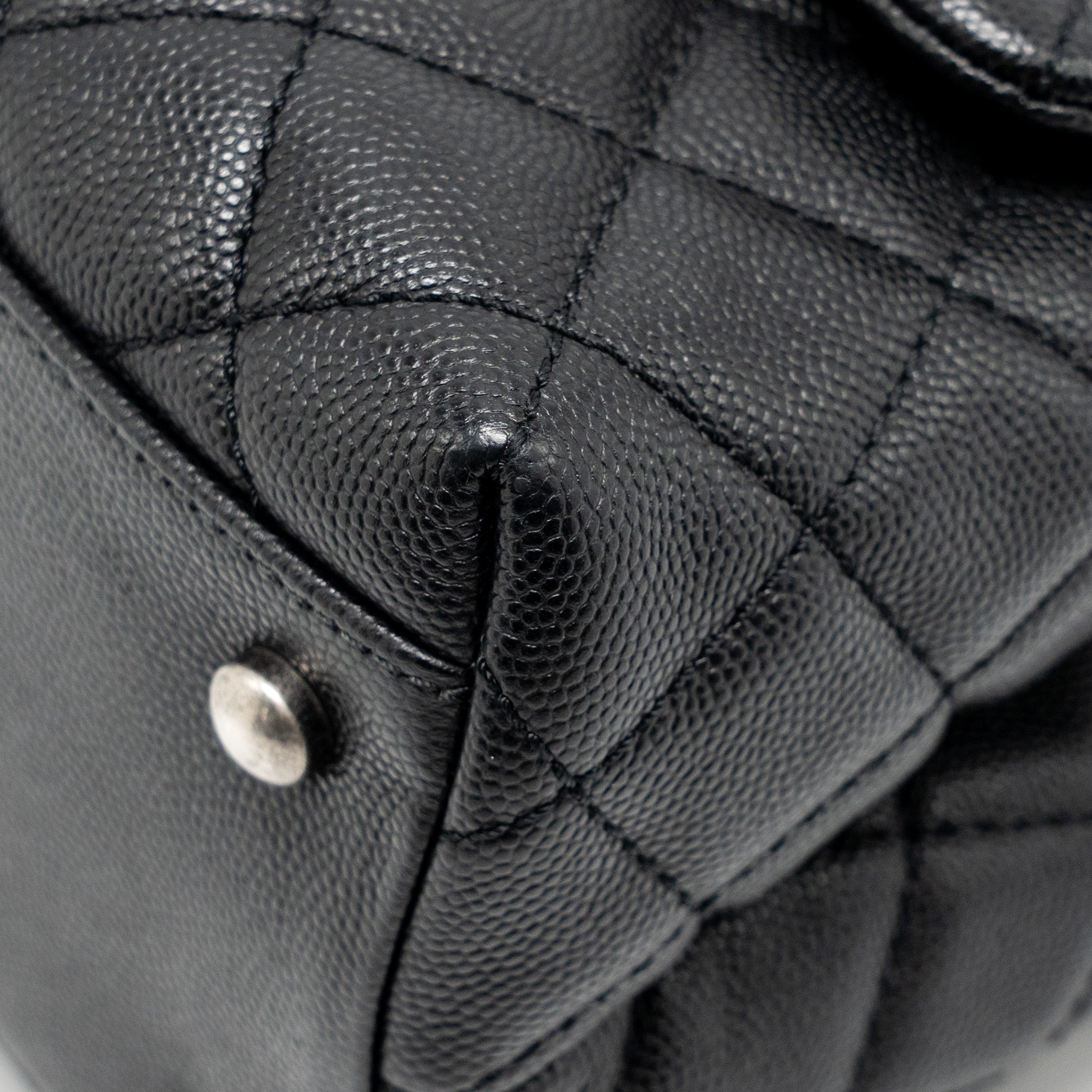 chanel-medium-coco-handle-caviar-lizard-handle-black-burgundy-ruthenium-hardware-1