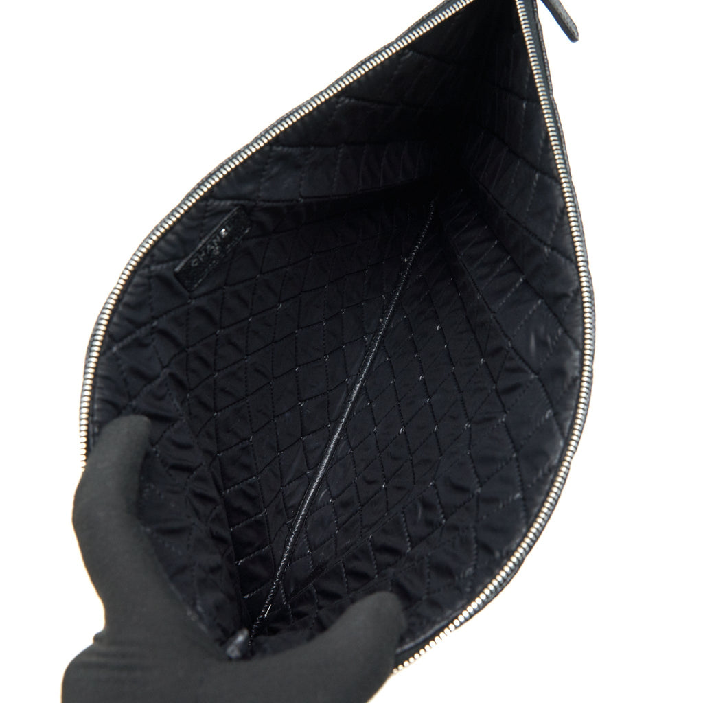 chanel-caviar-pouch-in-black-shw