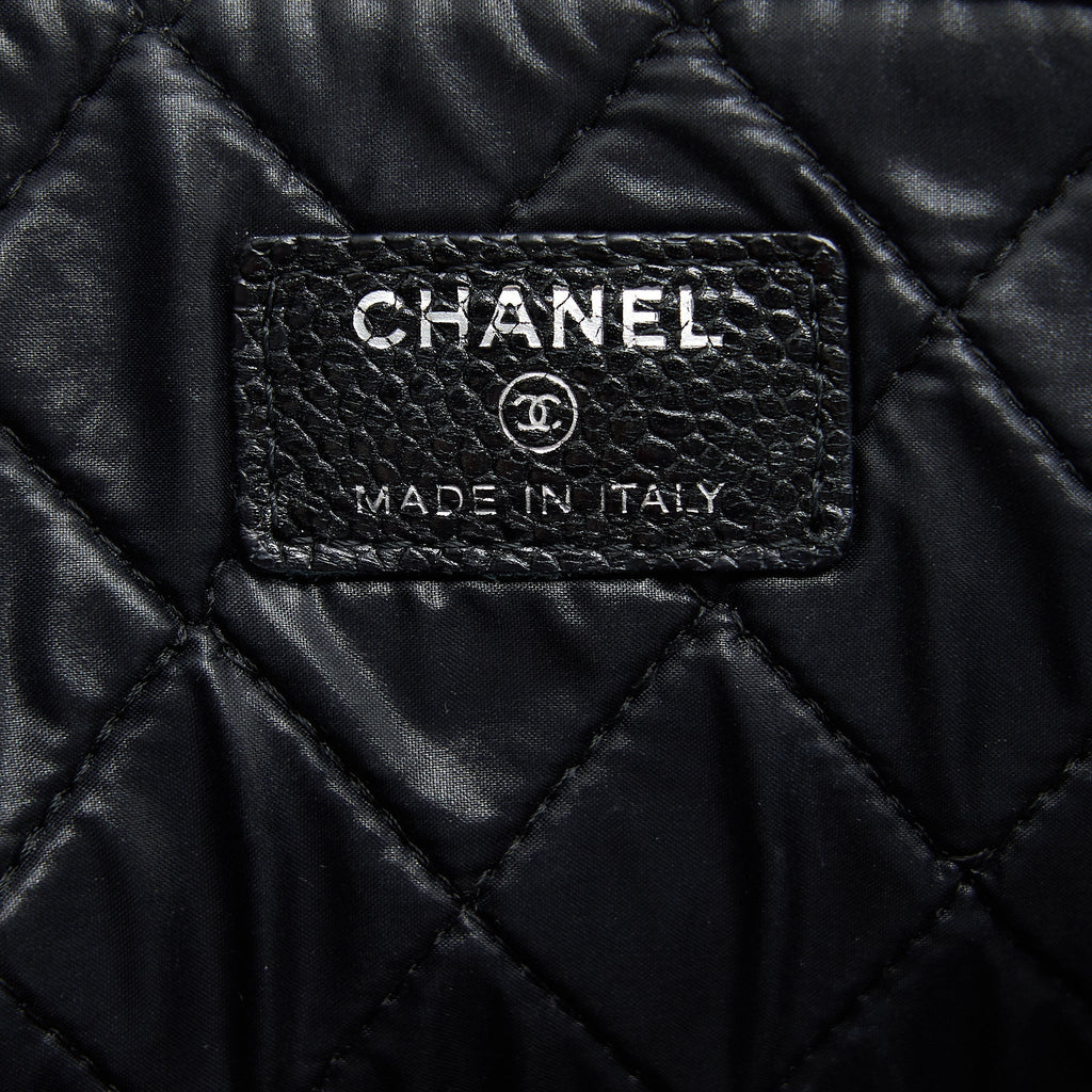 chanel-caviar-pouch-in-black-shw