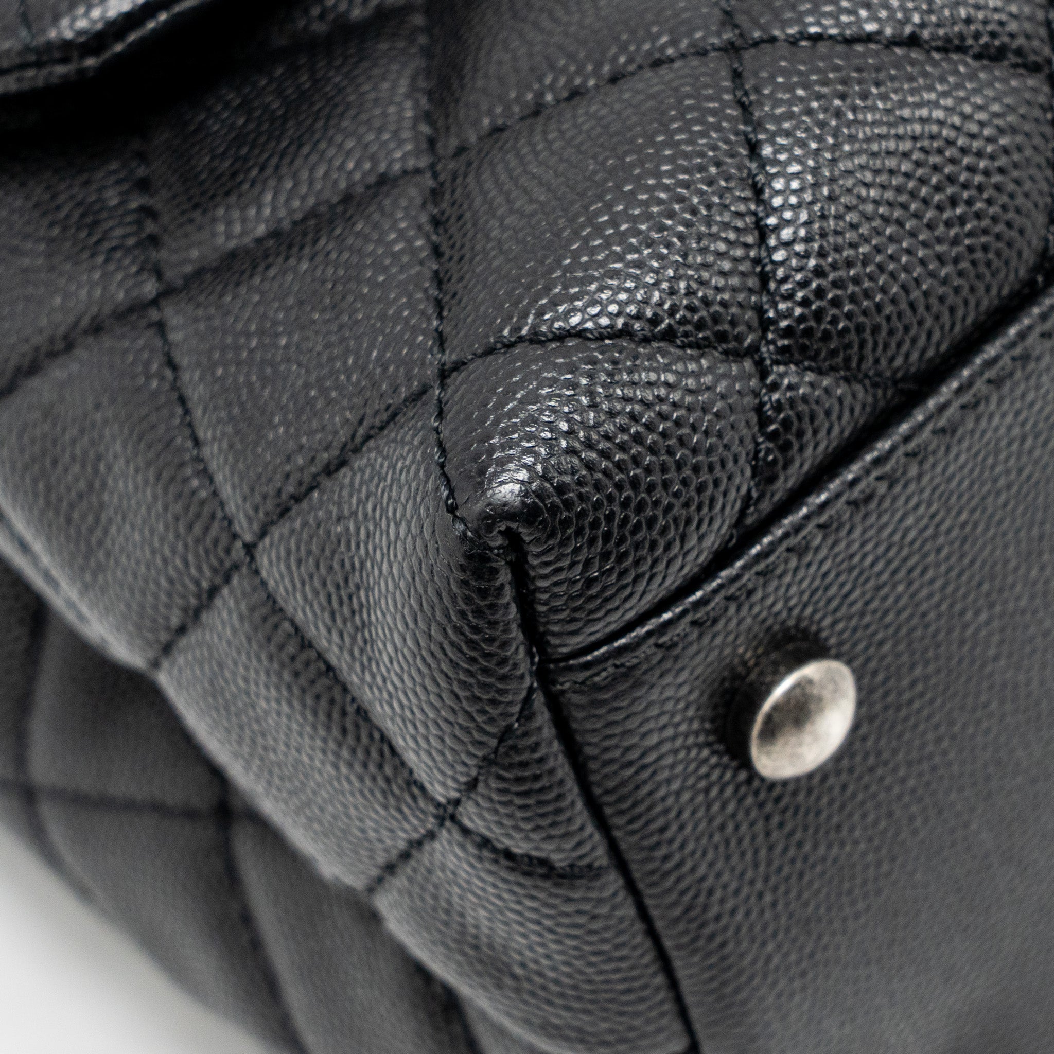 chanel-medium-coco-handle-caviar-lizard-handle-black-burgundy-ruthenium-hardware-1
