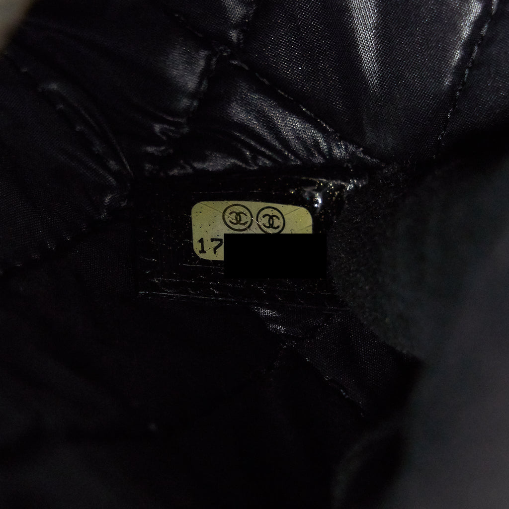 chanel-caviar-pouch-in-black-shw