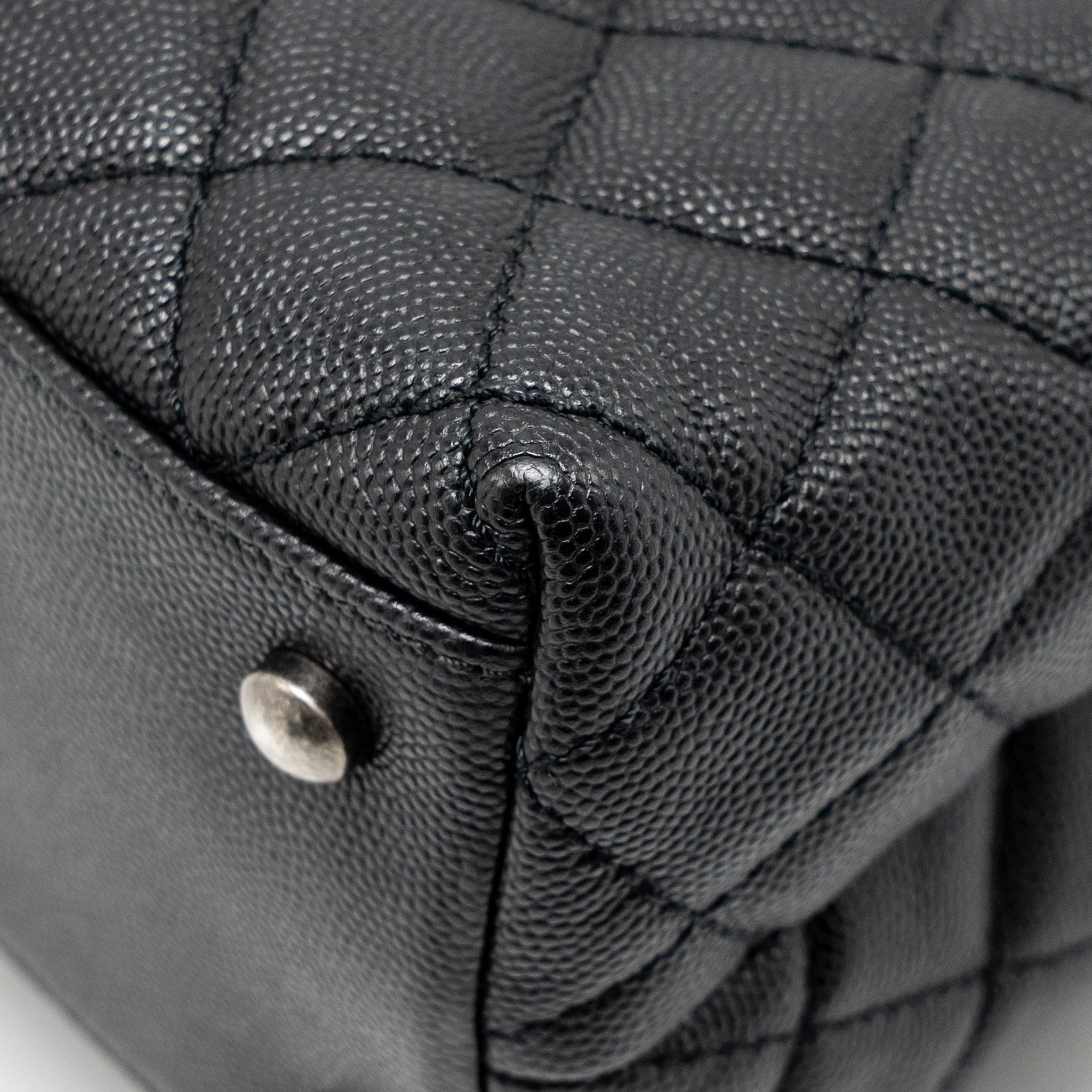 chanel-medium-coco-handle-caviar-lizard-handle-black-burgundy-ruthenium-hardware-1
