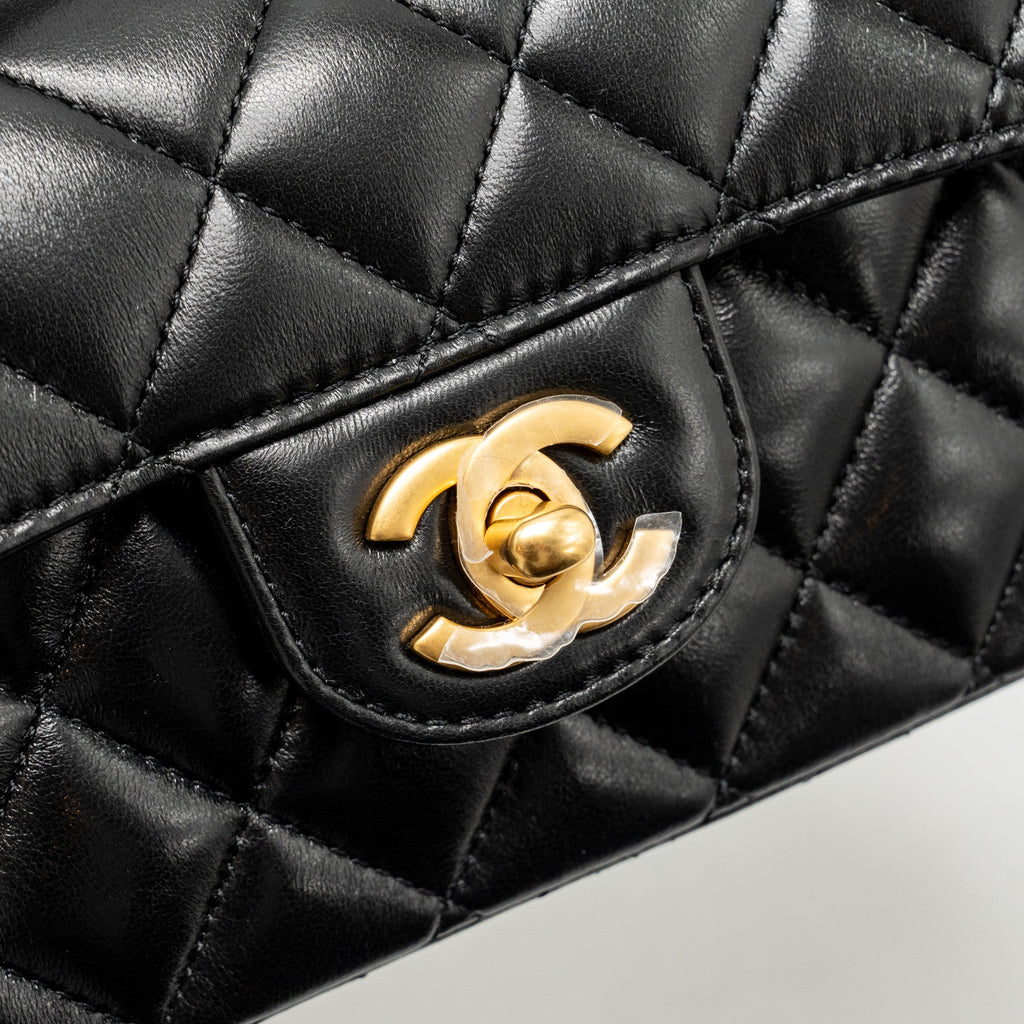 chanel-25p-top-handle-flap-bag-shiny-lambskin-black-ghwmicrochip-copy